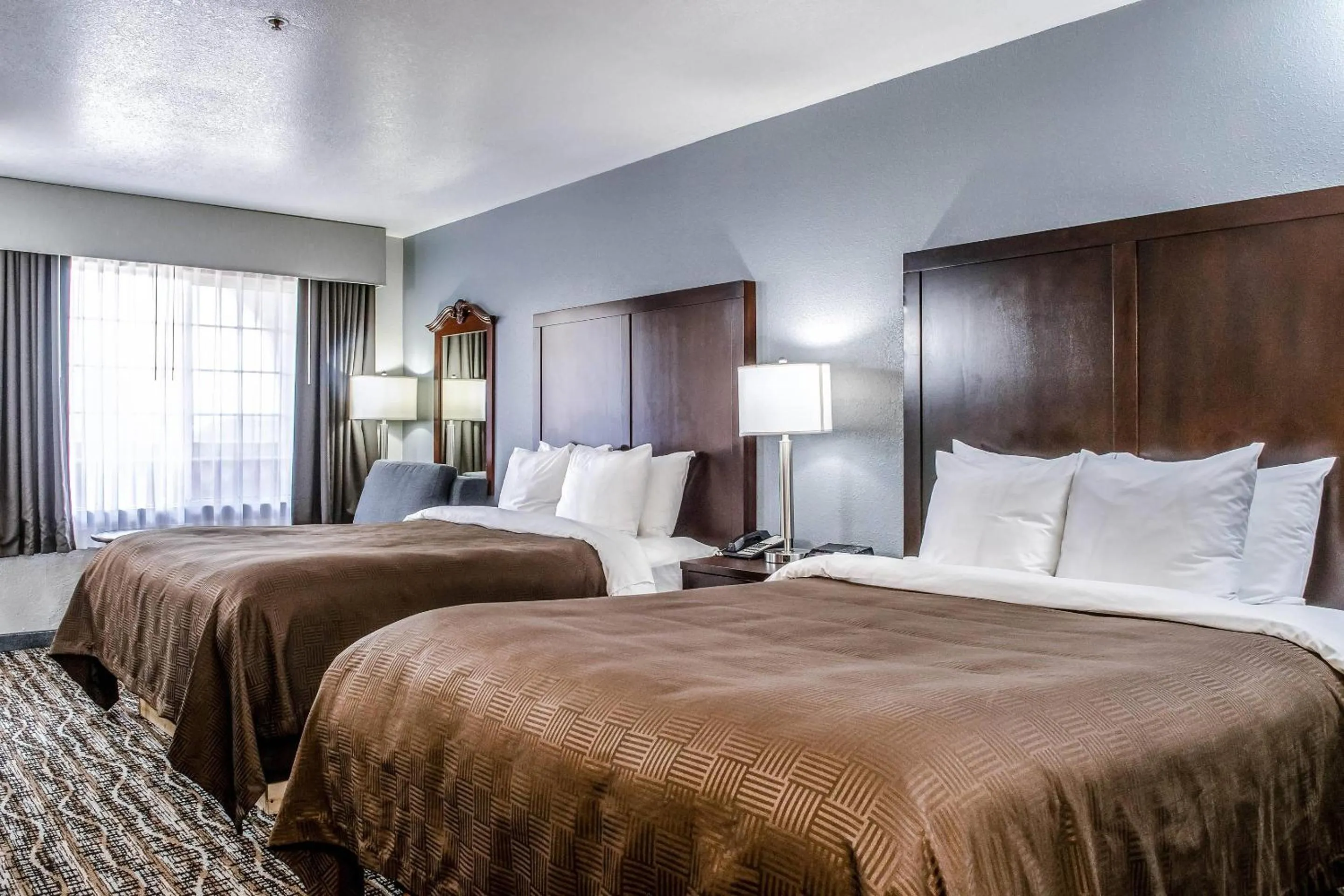 Bedroom, Bed in Clarion Hotel By Humboldt Bay