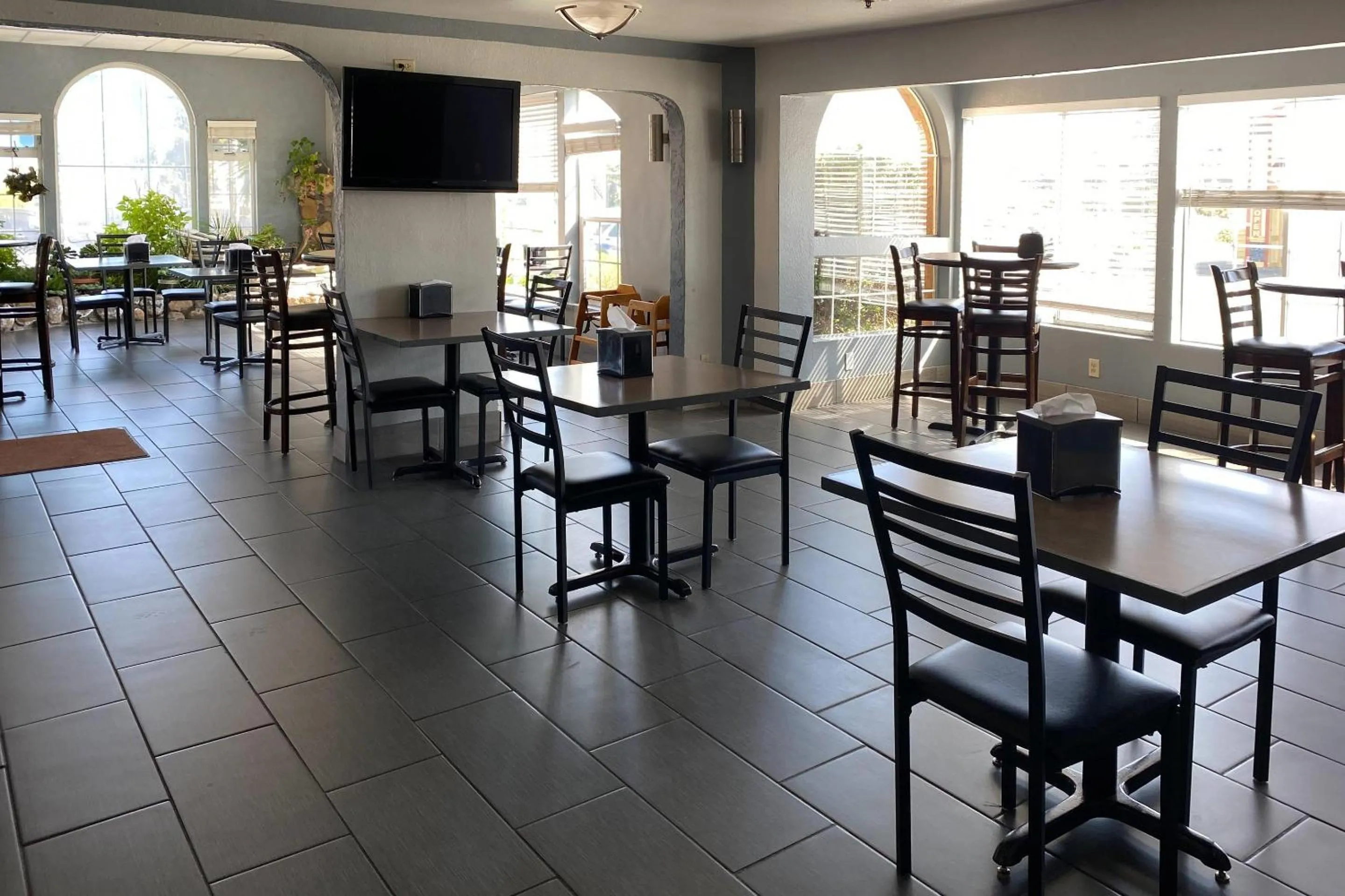 Breakfast in Clarion Hotel By Humboldt Bay