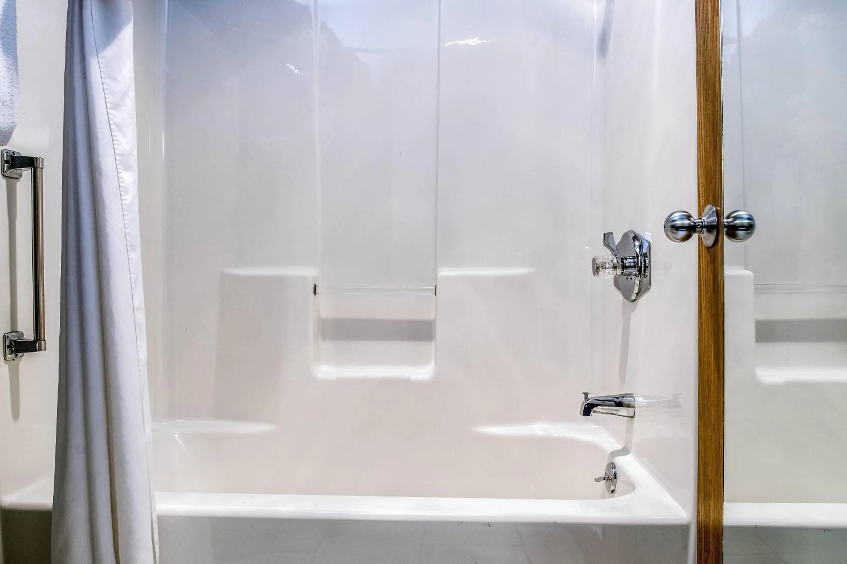 Bedroom in Clarion Hotel By Humboldt Bay