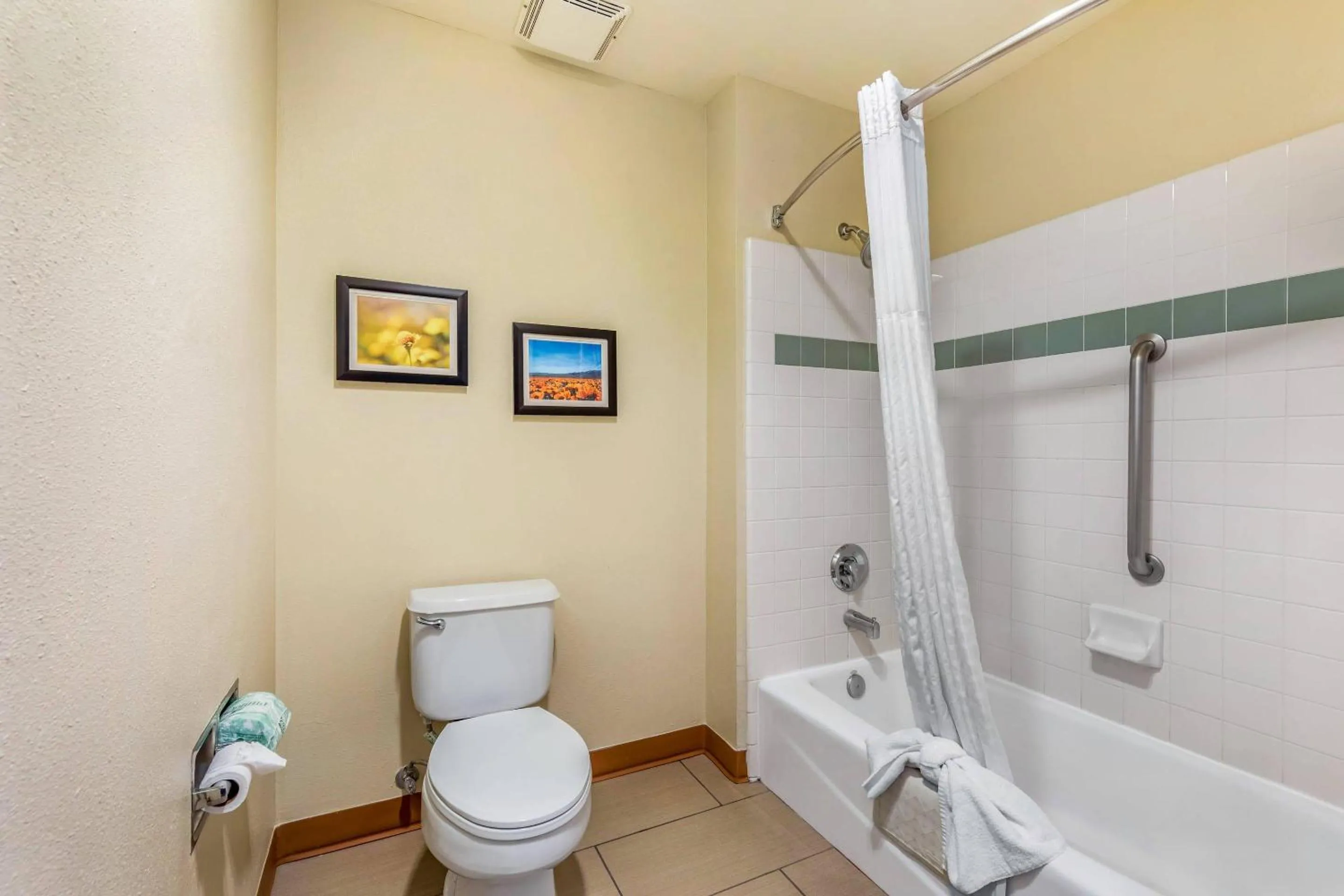 Bedroom in Comfort Inn & Suites Lancaster Antelope Valley