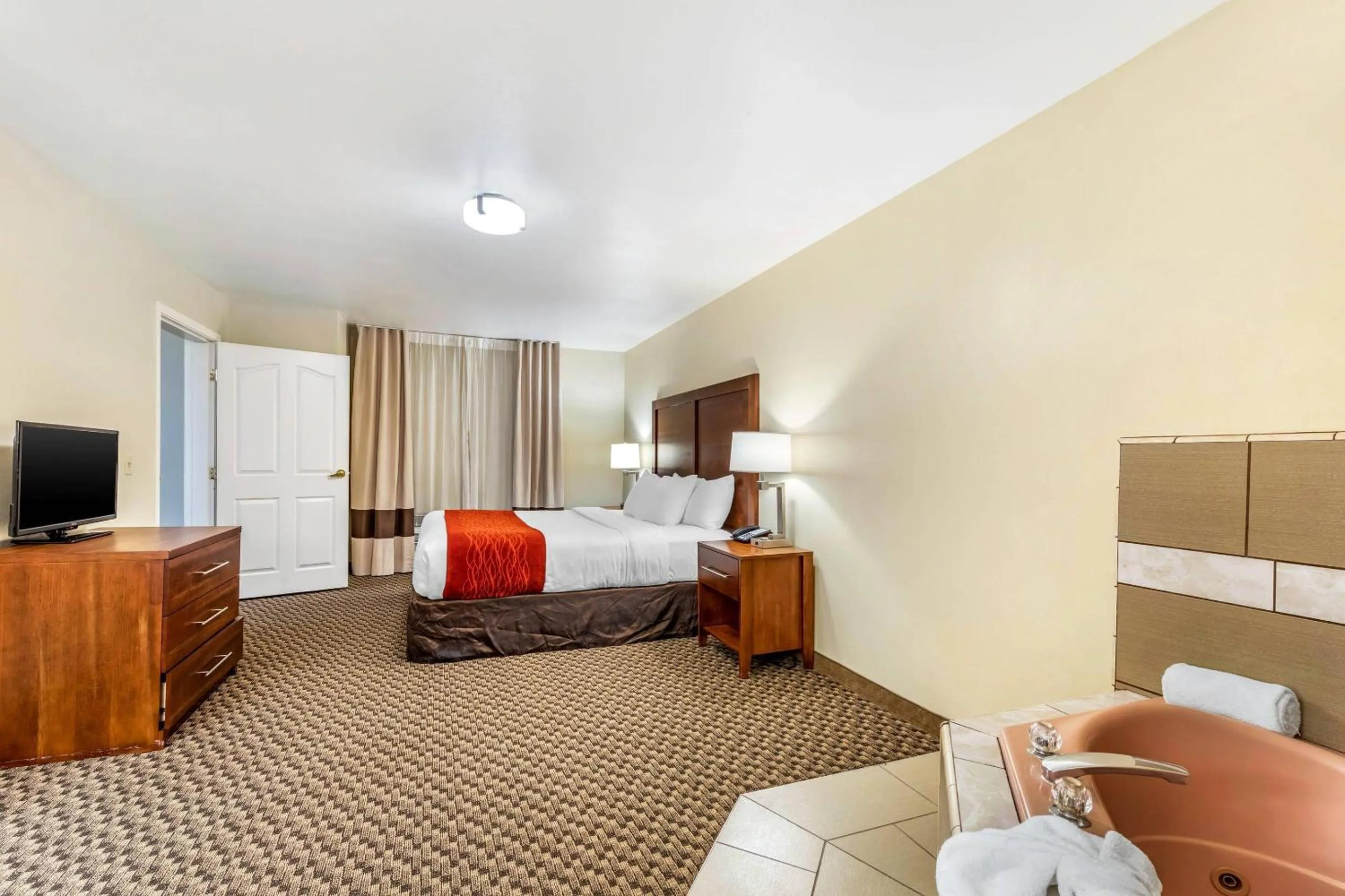 Bedroom, Bed in Comfort Inn & Suites Lancaster Antelope Valley