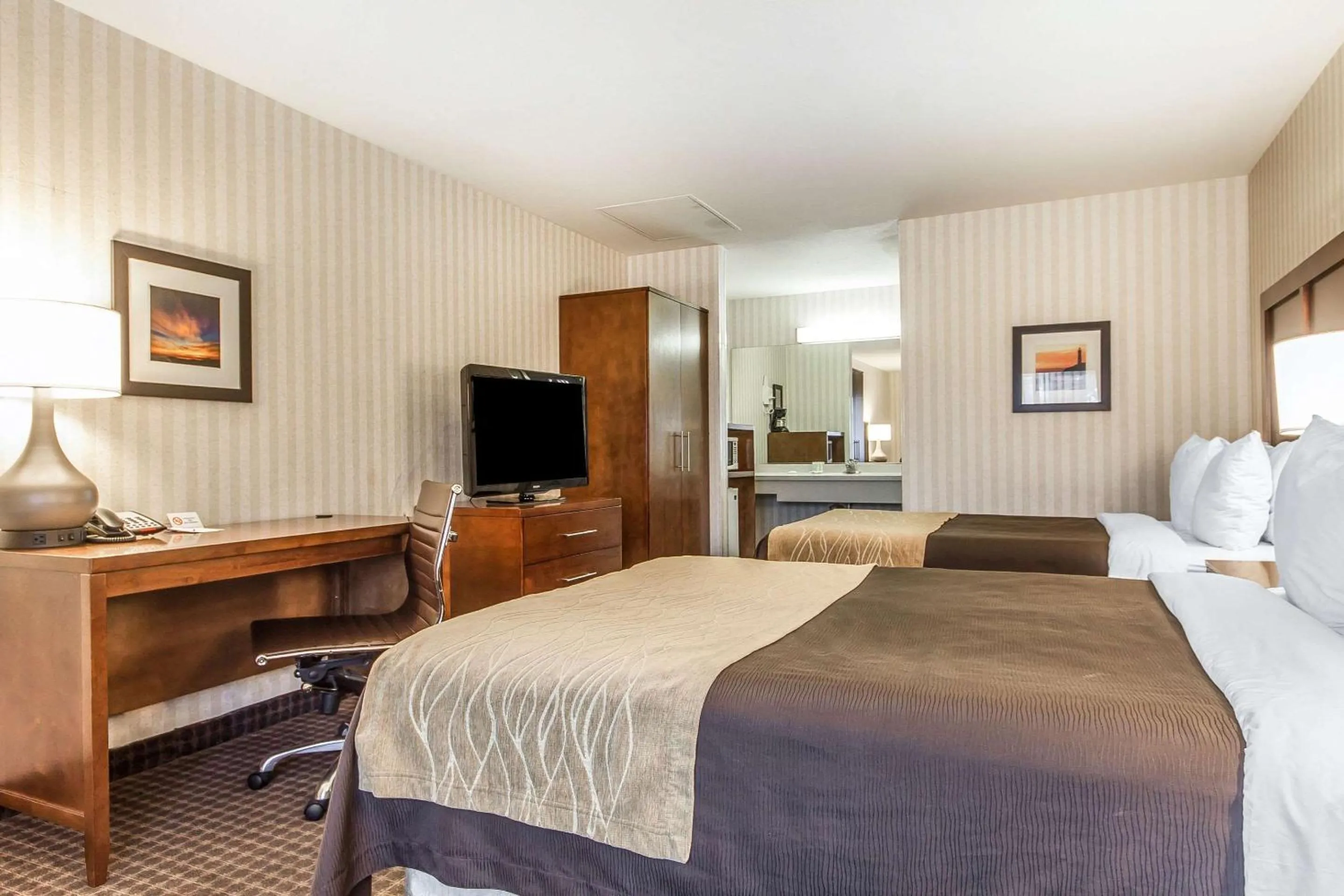 Photo of the whole room, Bed in Quality Inn Half Moon Bay-Miramar Beach