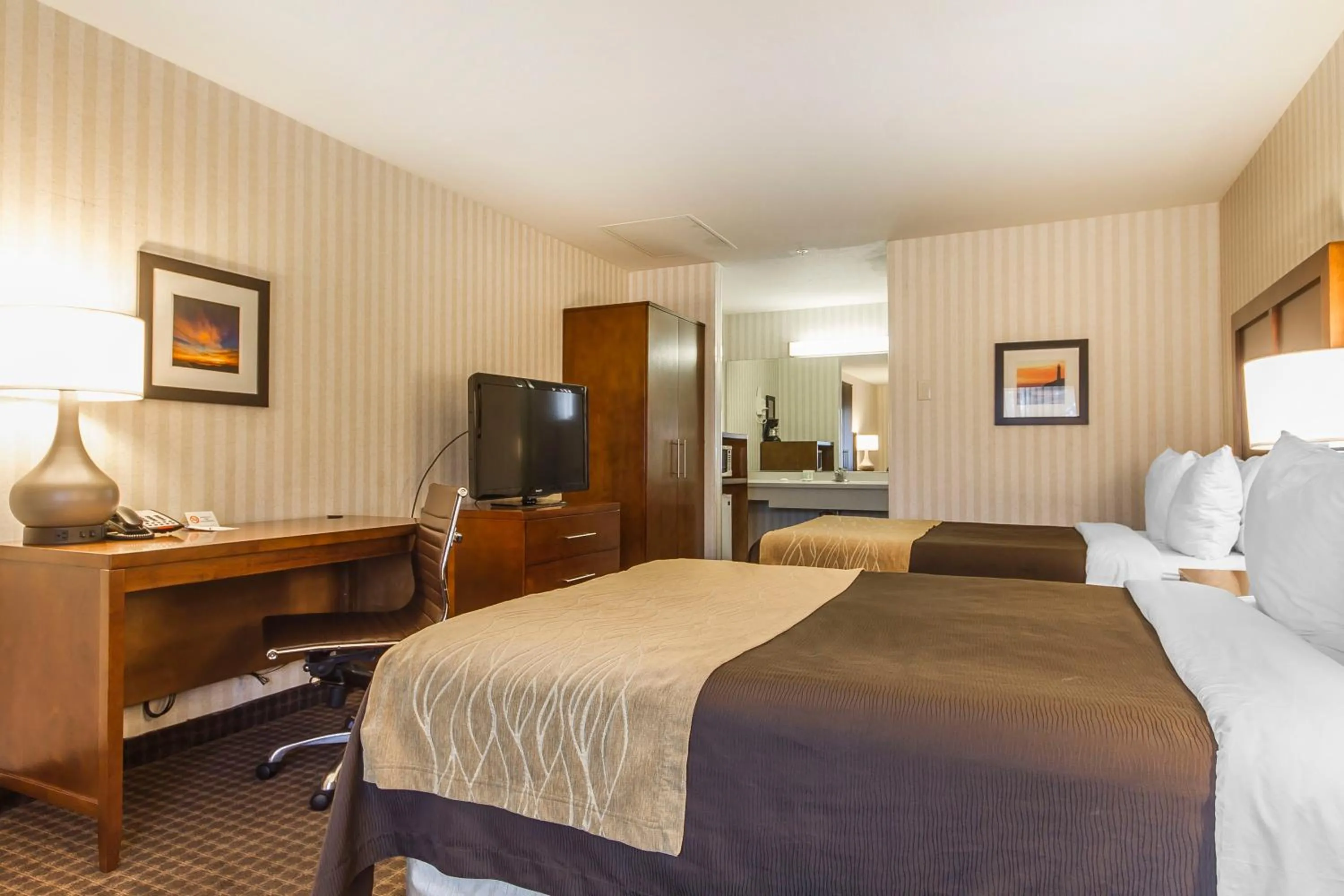 Photo of the whole room, Bed in Quality Inn Half Moon Bay-Miramar Beach