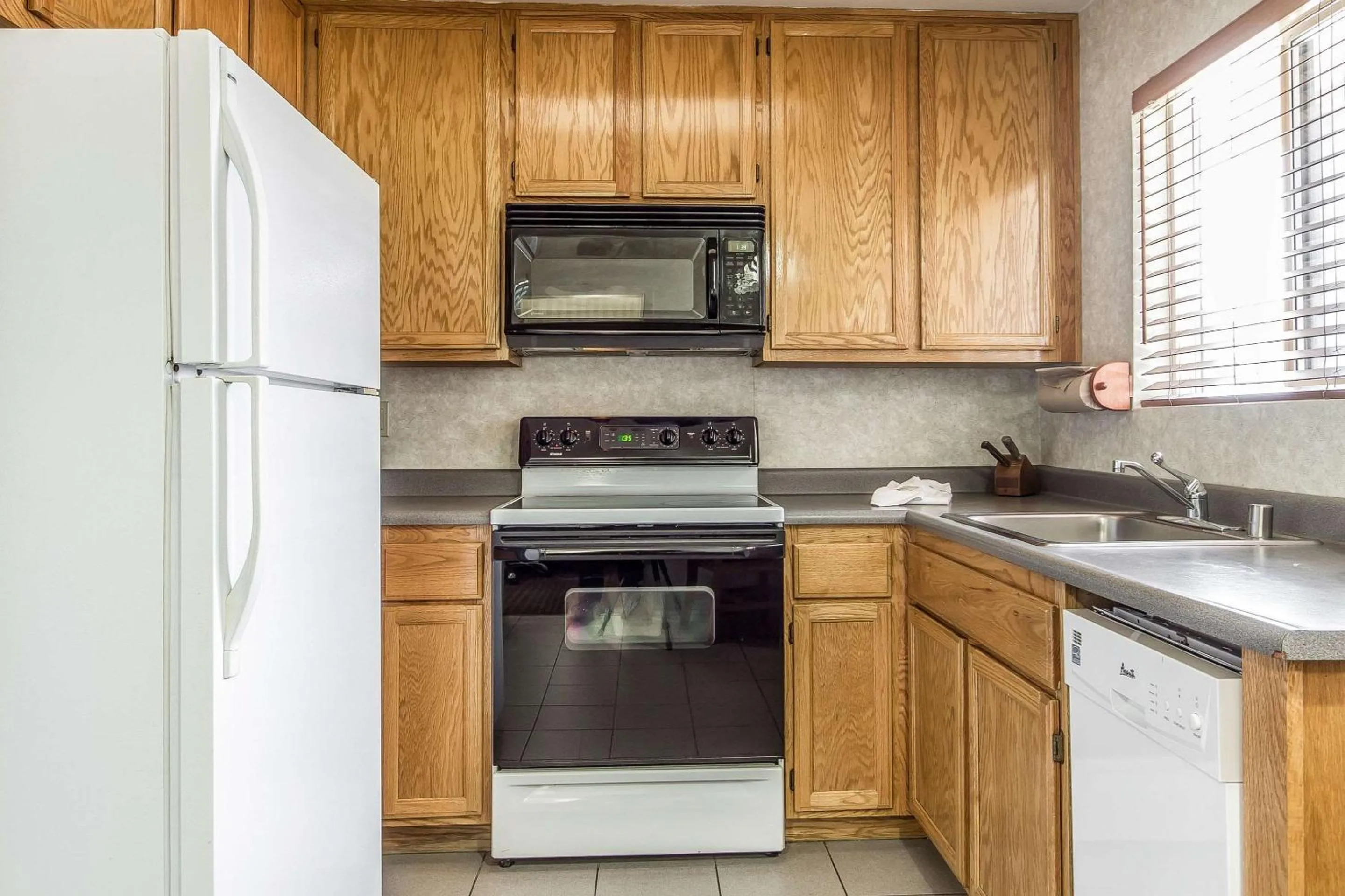 Photo of the whole room in Quality Inn Half Moon Bay-Miramar Beach