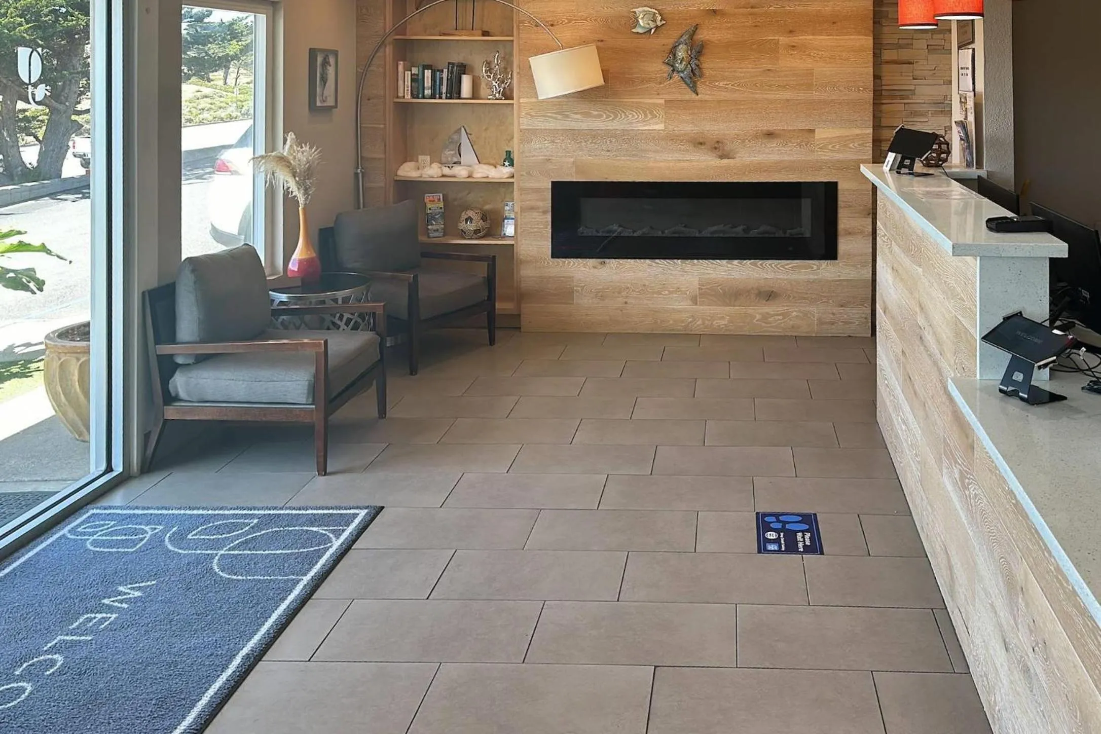 Lobby or reception in Country Inn & Suites by Radisson, Monterey Beachfront-Marina, CA