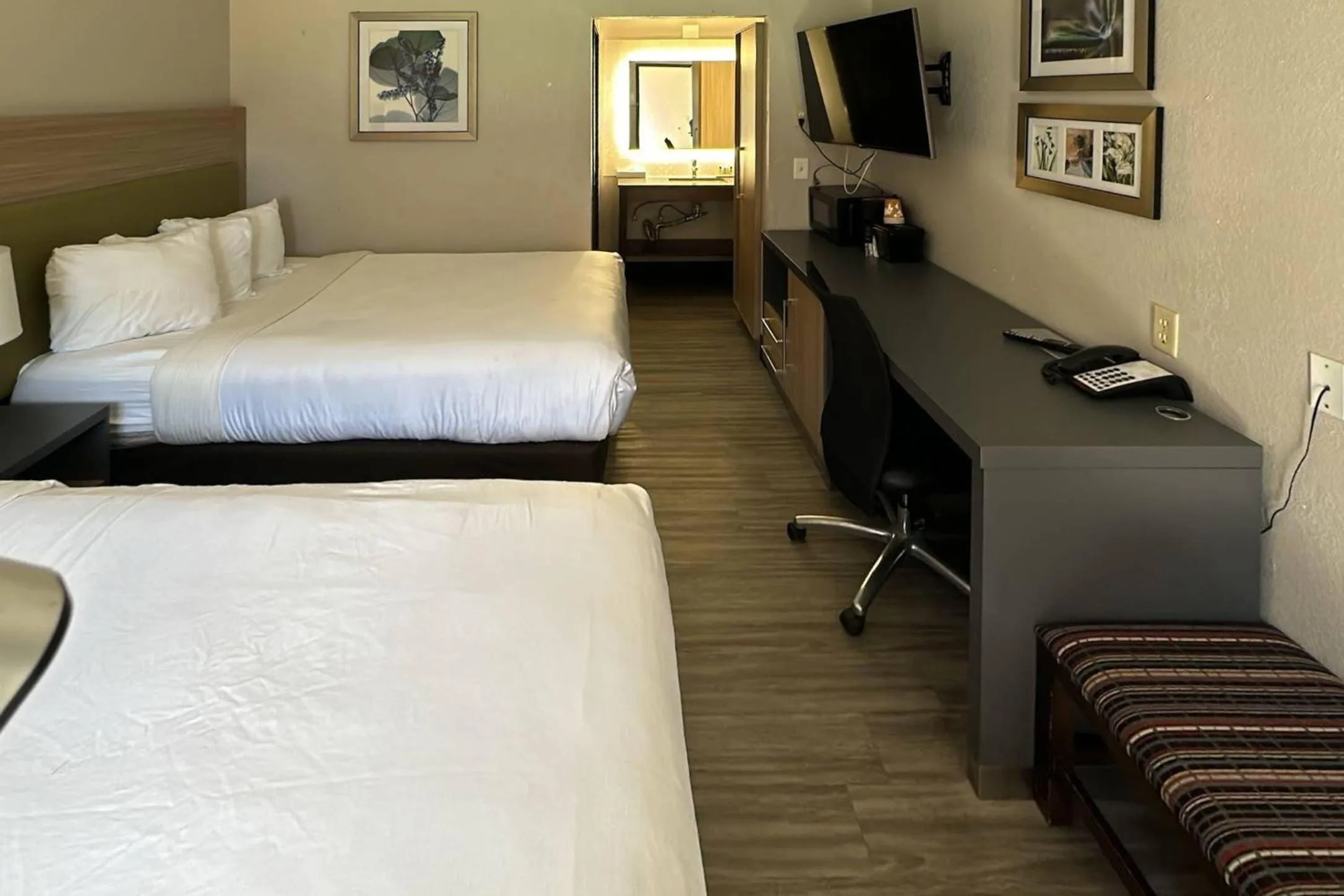 Bedroom, Bed in Country Inn & Suites by Radisson, Monterey Beachfront-Marina, CA