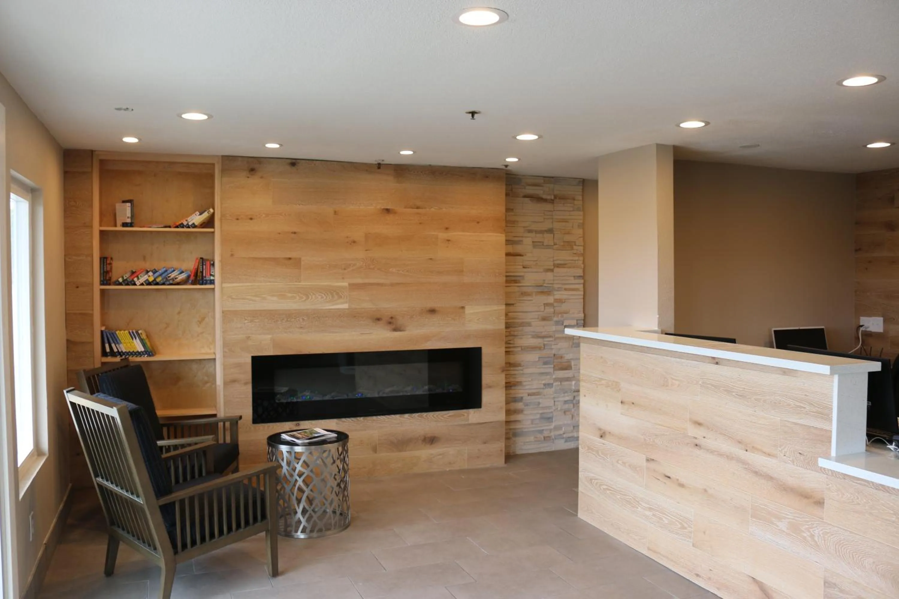 Lobby or reception in Country Inn & Suites by Radisson, Monterey Beachfront-Marina, CA