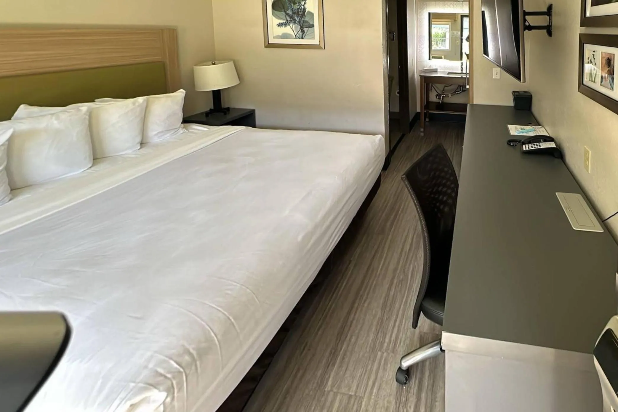 Bedroom, Bed in Country Inn & Suites by Radisson, Monterey Beachfront-Marina, CA