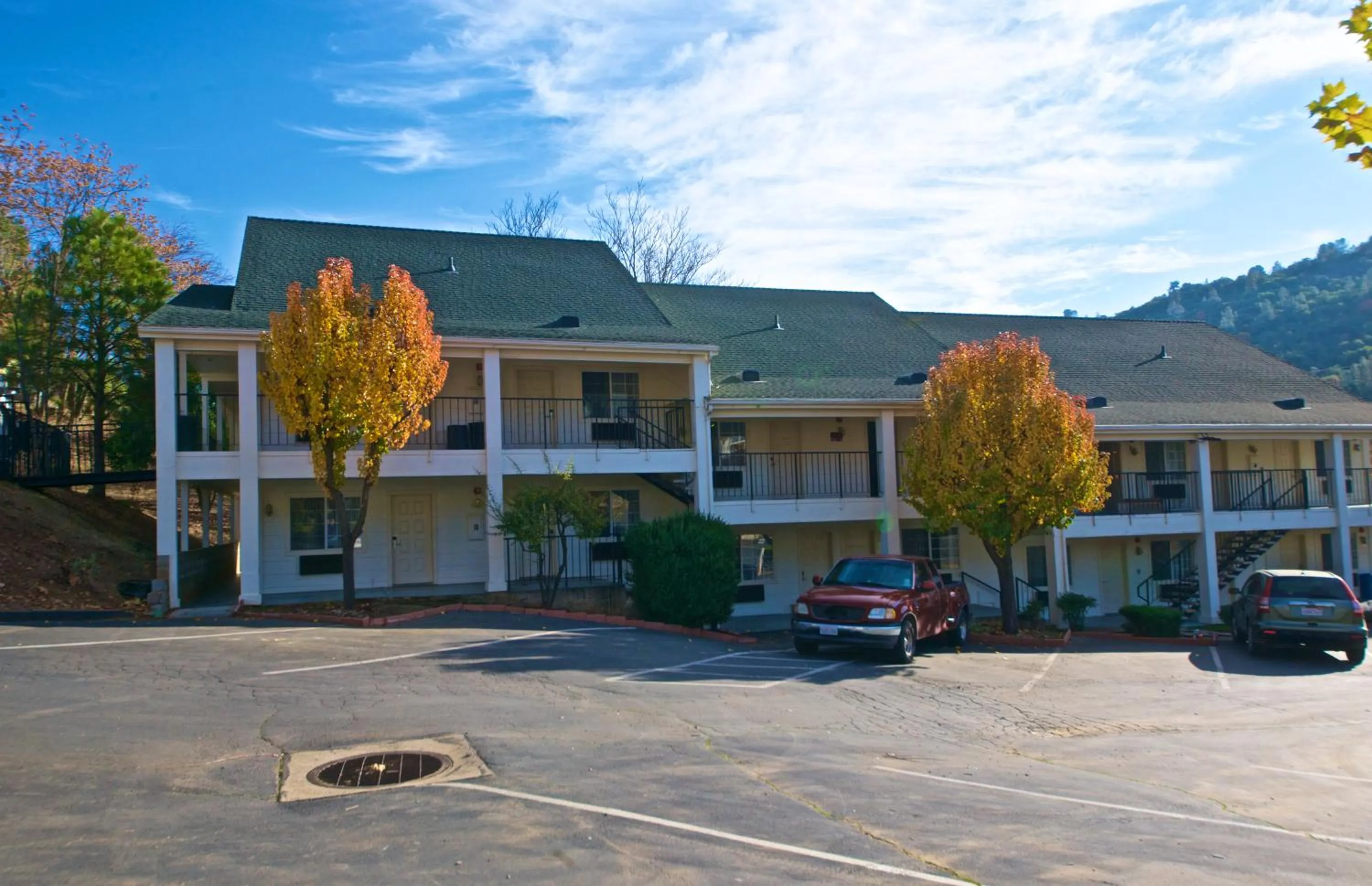 Property building in Quality Inn Yosemite Valley Gateway
