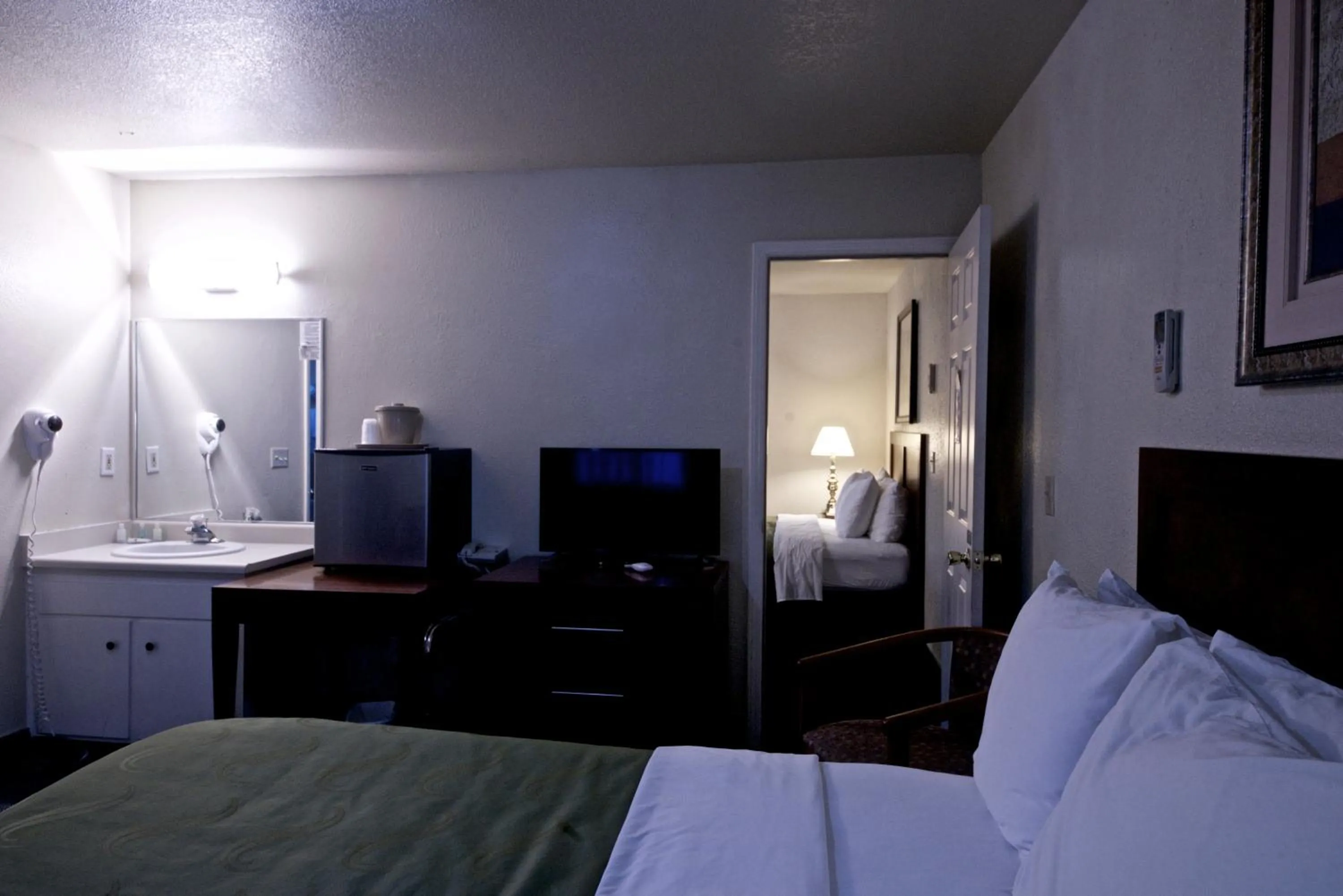 Photo of the whole room, Bed in Quality Inn Yosemite Valley Gateway