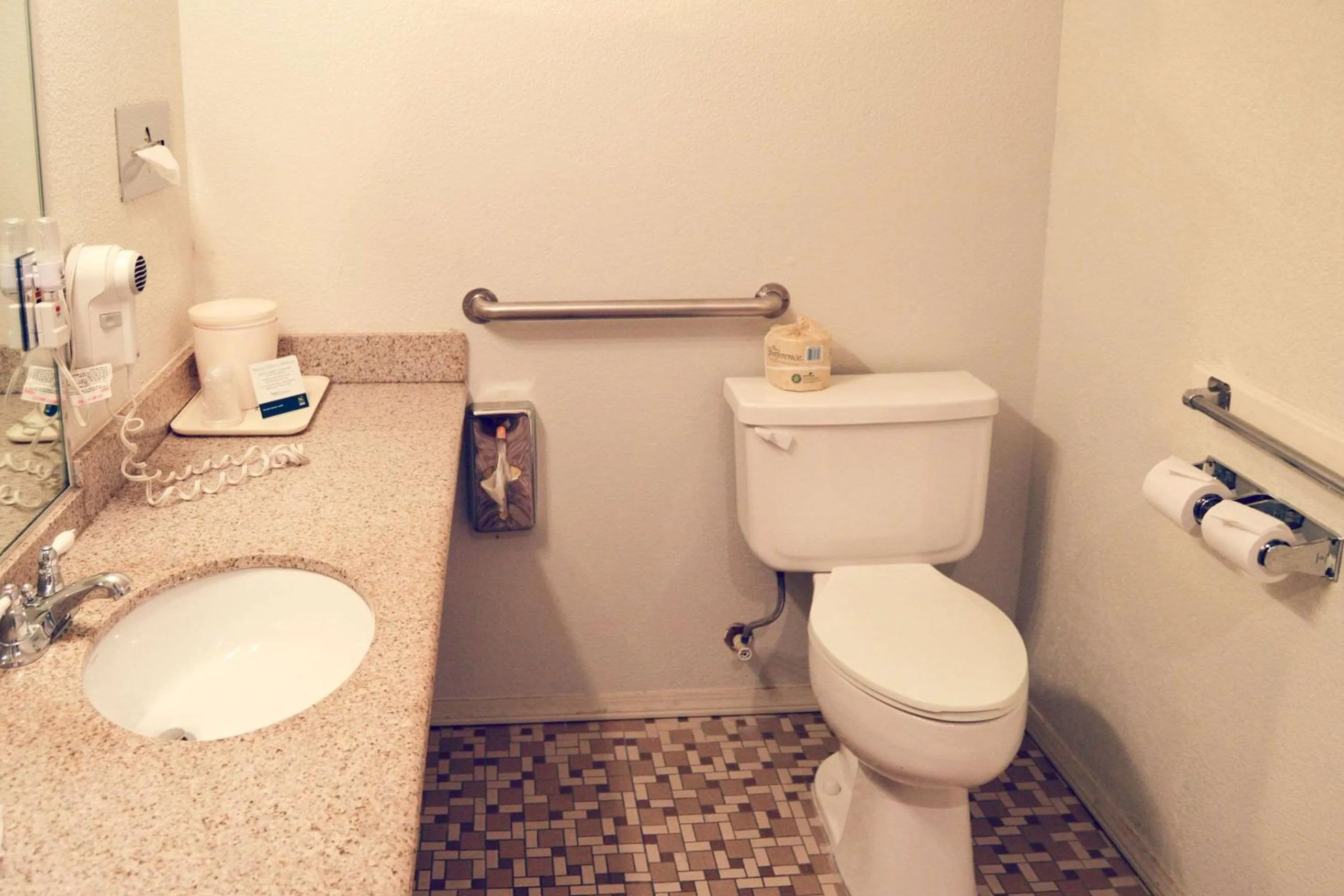 Bedroom in Quality Inn Yosemite Valley Gateway