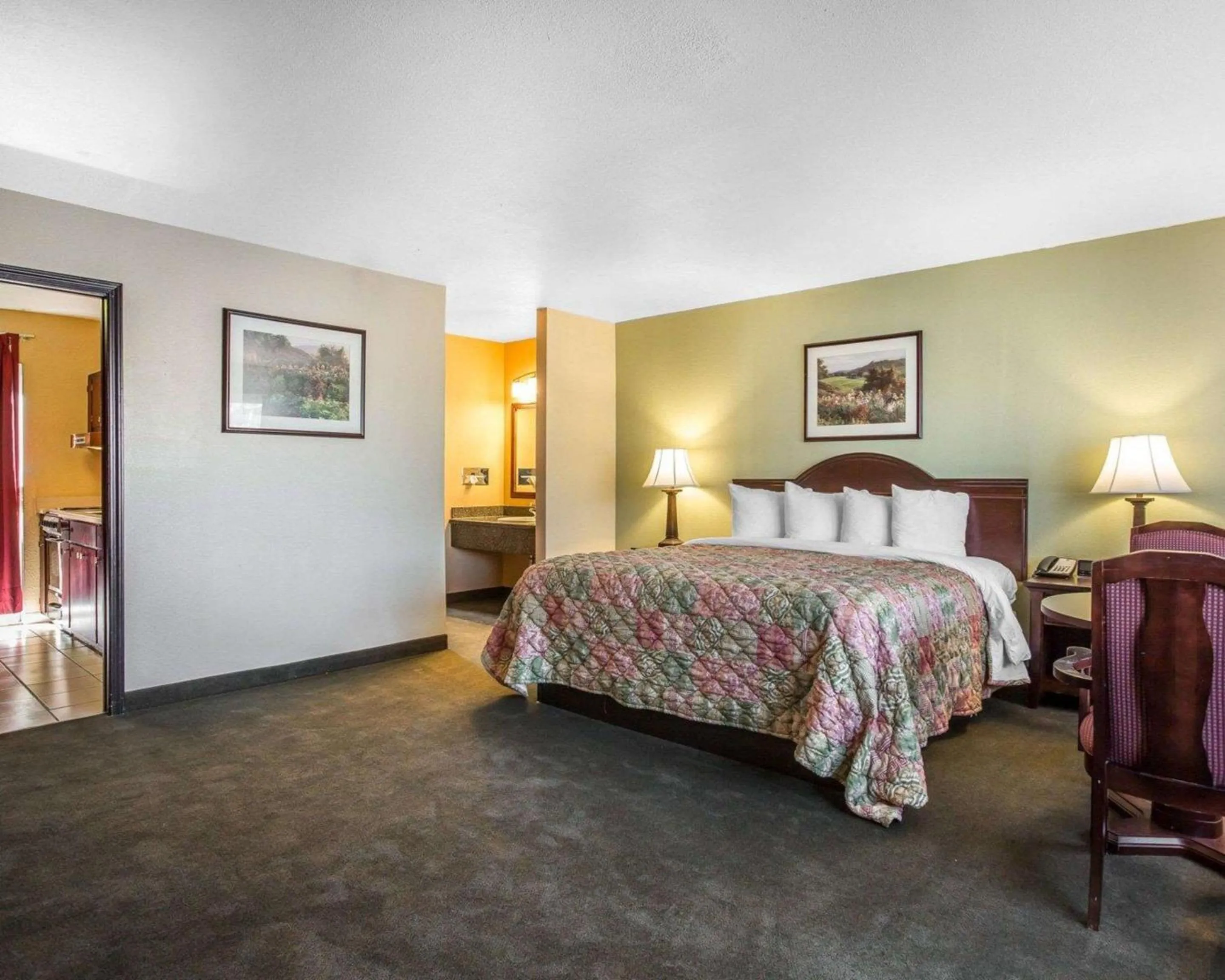 Bedroom, Bed in Quality Inn & Suites Cameron Park Shingle Springs