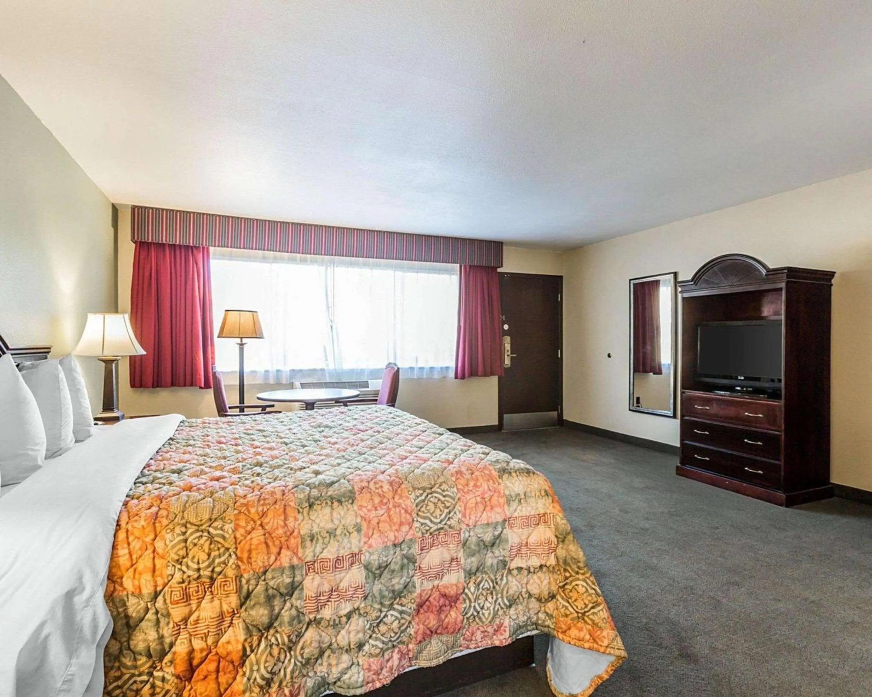 Bedroom, Bed in Quality Inn & Suites Cameron Park Shingle Springs