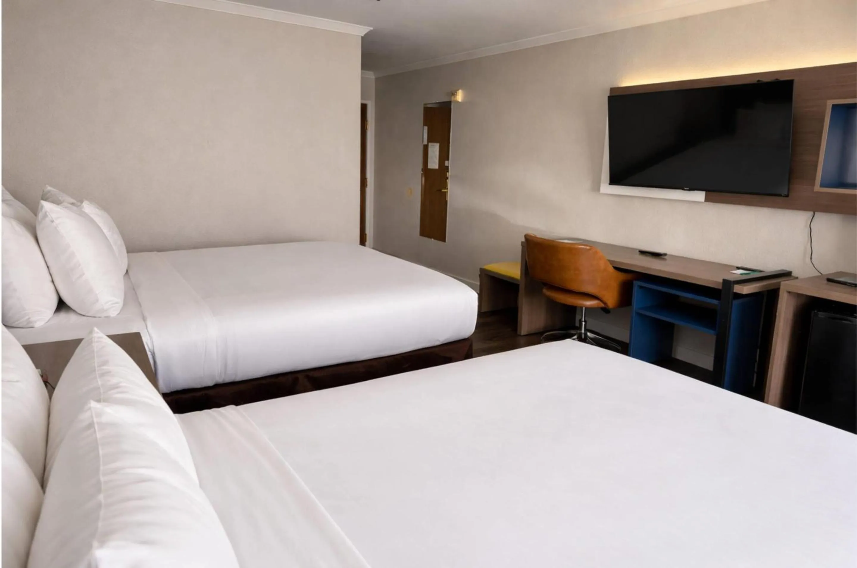 Bedroom, Bed in Quality Inn & Suites Santa Rosa South