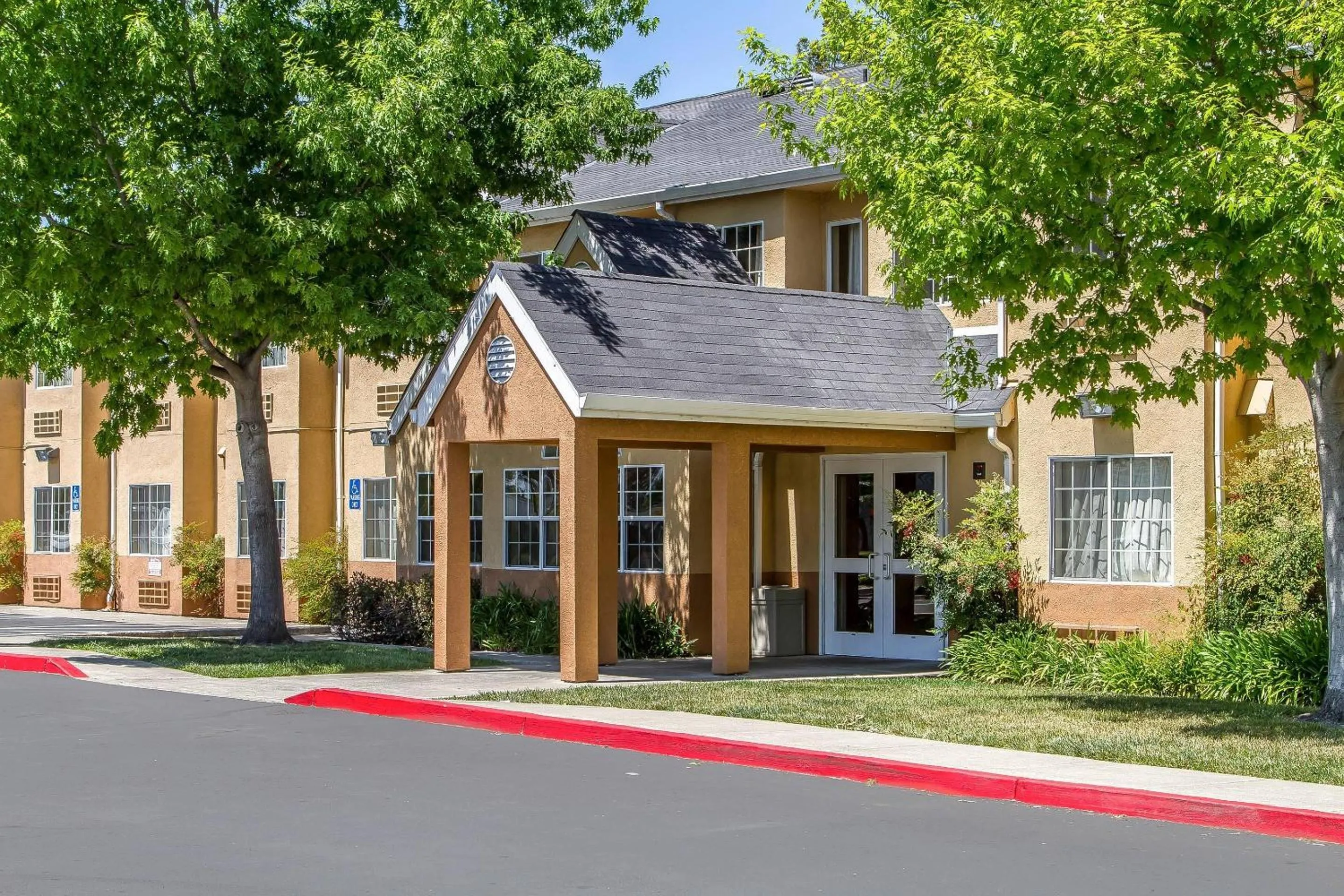 Property building in Quality Inn & Suites Santa Rosa South