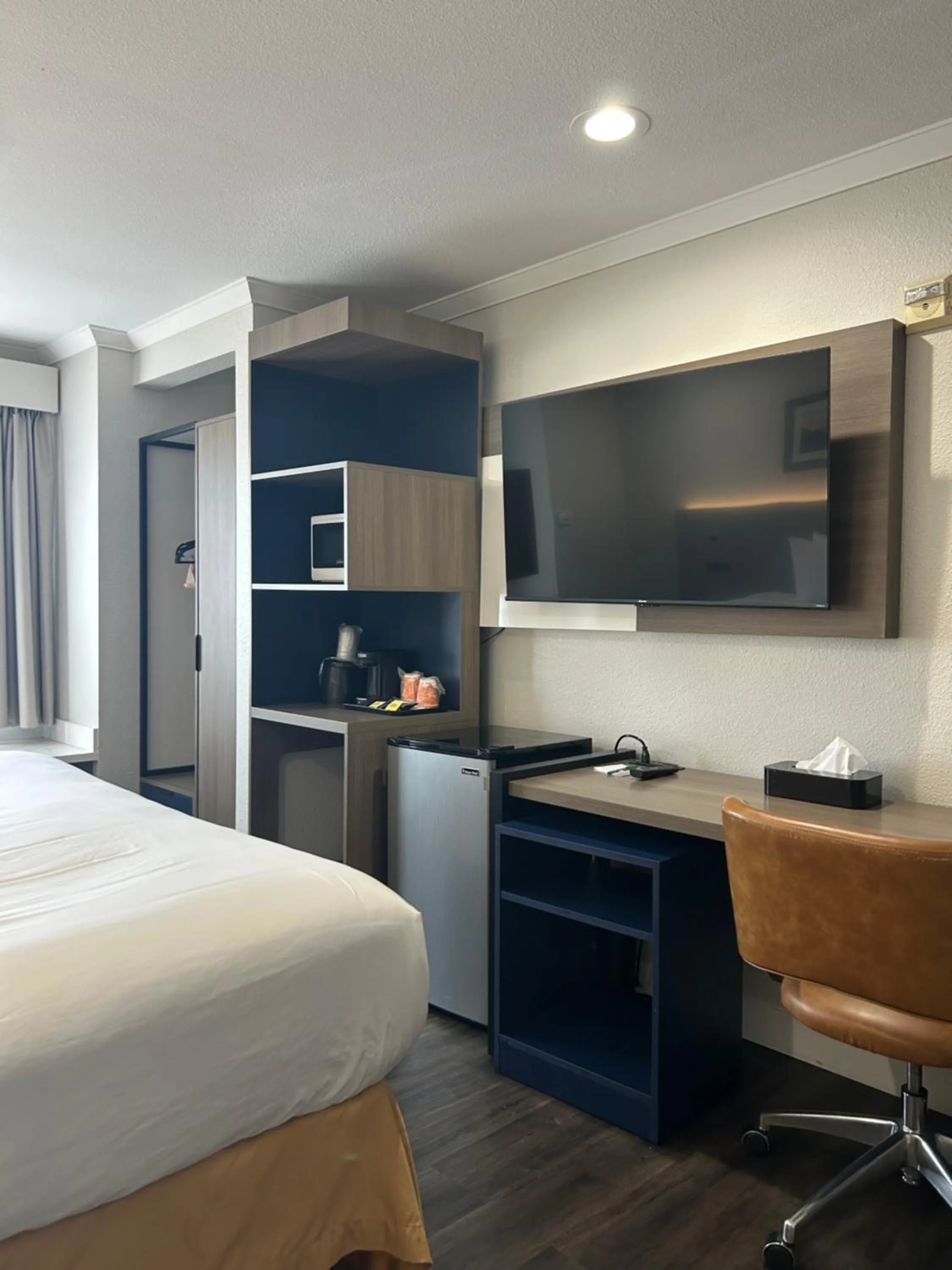 Bedroom in Quality Inn & Suites Santa Rosa South