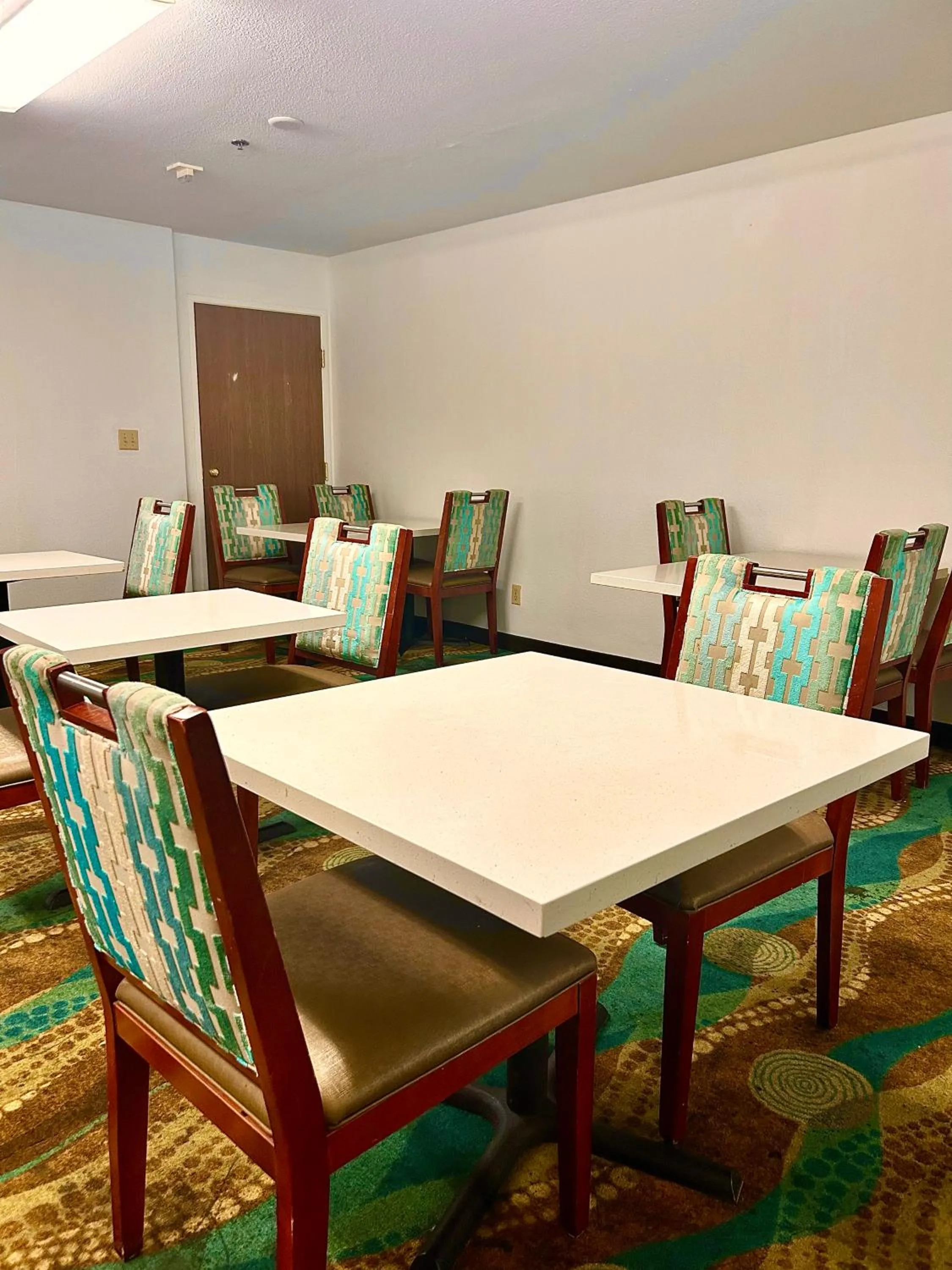 Breakfast in Quality Inn & Suites Santa Rosa South