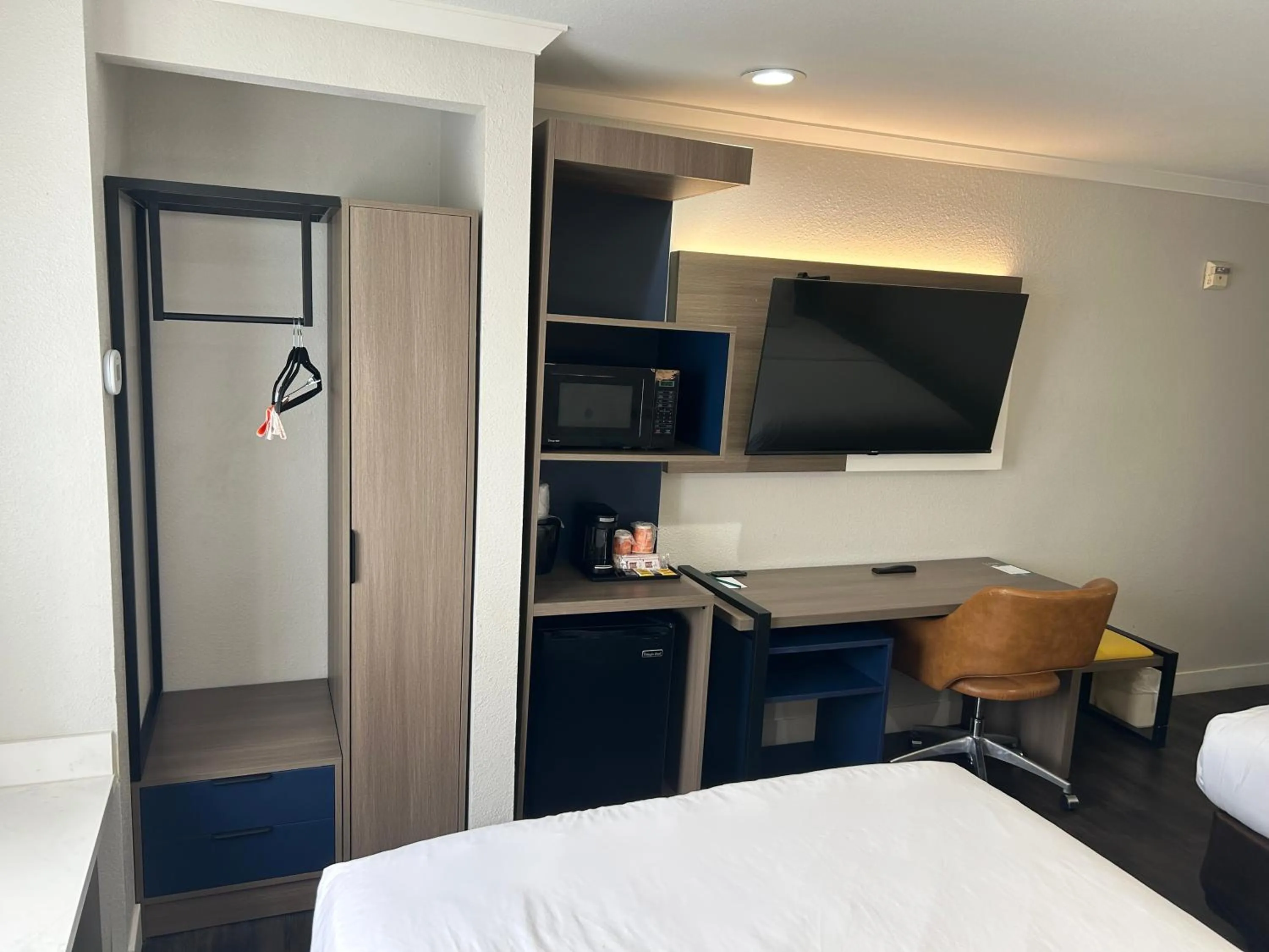 Bedroom, Bed in Quality Inn & Suites Santa Rosa South