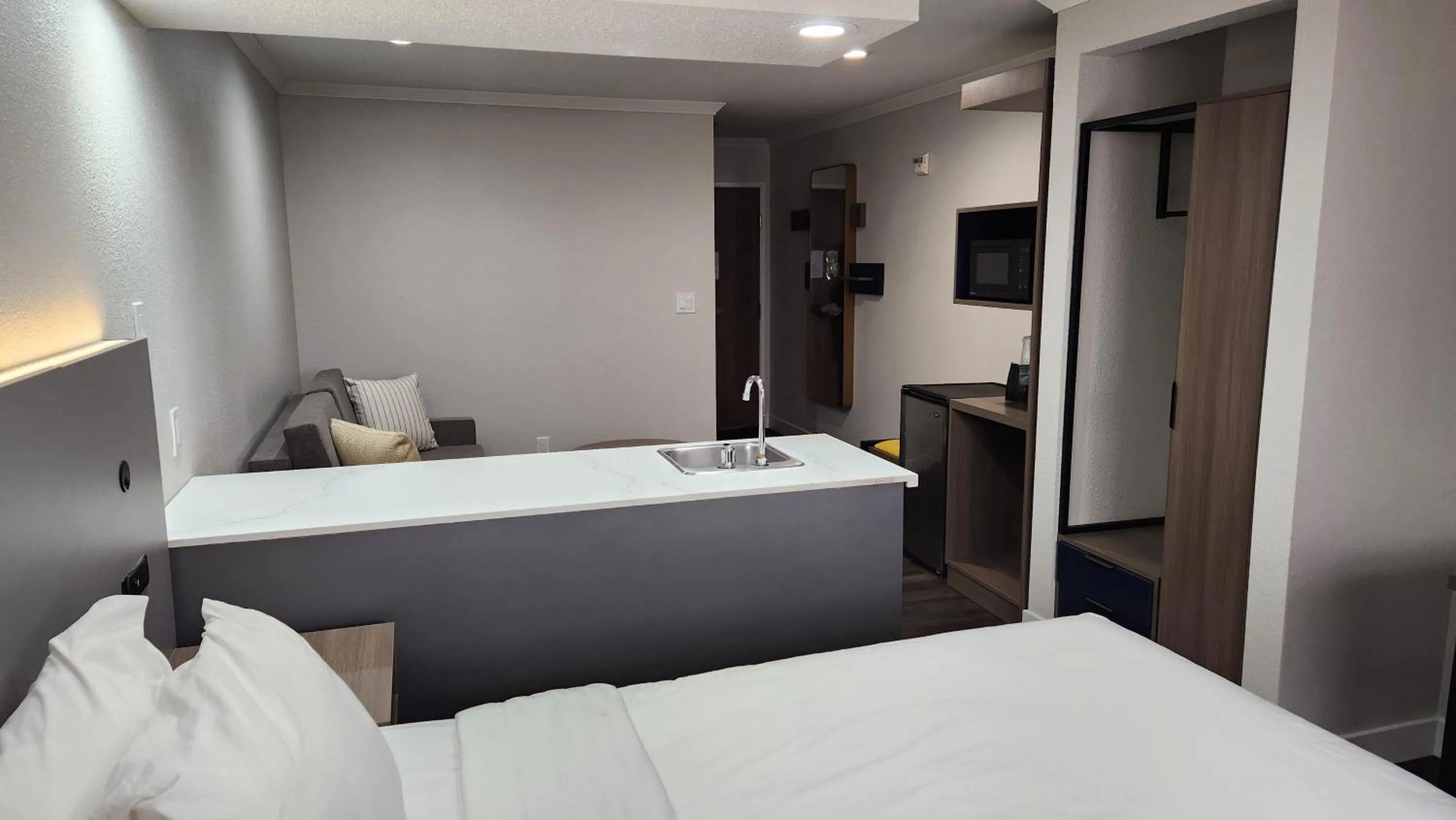 Bedroom, Bed in Quality Inn & Suites Santa Rosa South