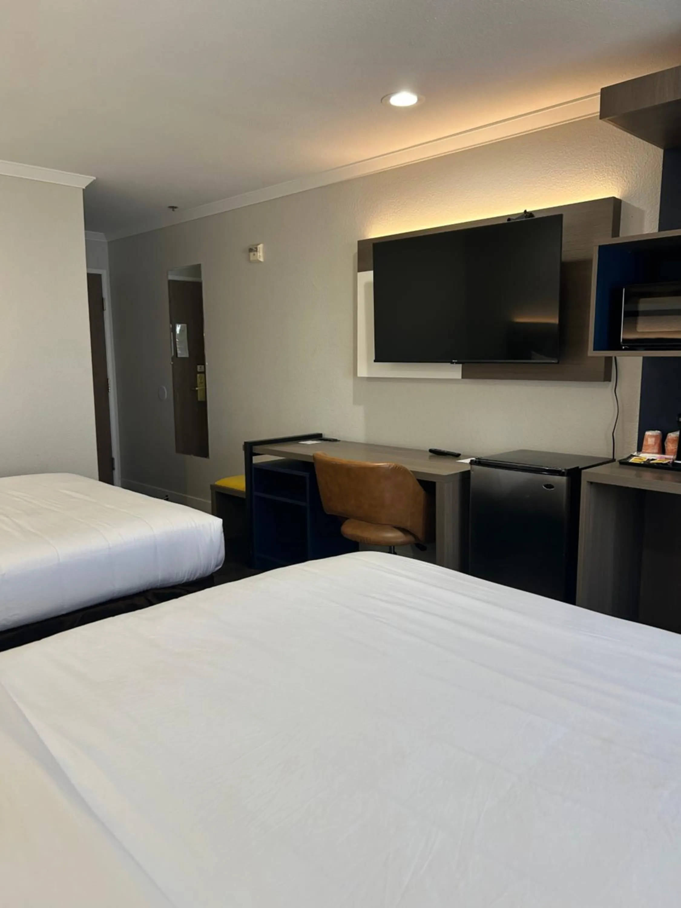 Bedroom, Bed in Quality Inn & Suites Santa Rosa South