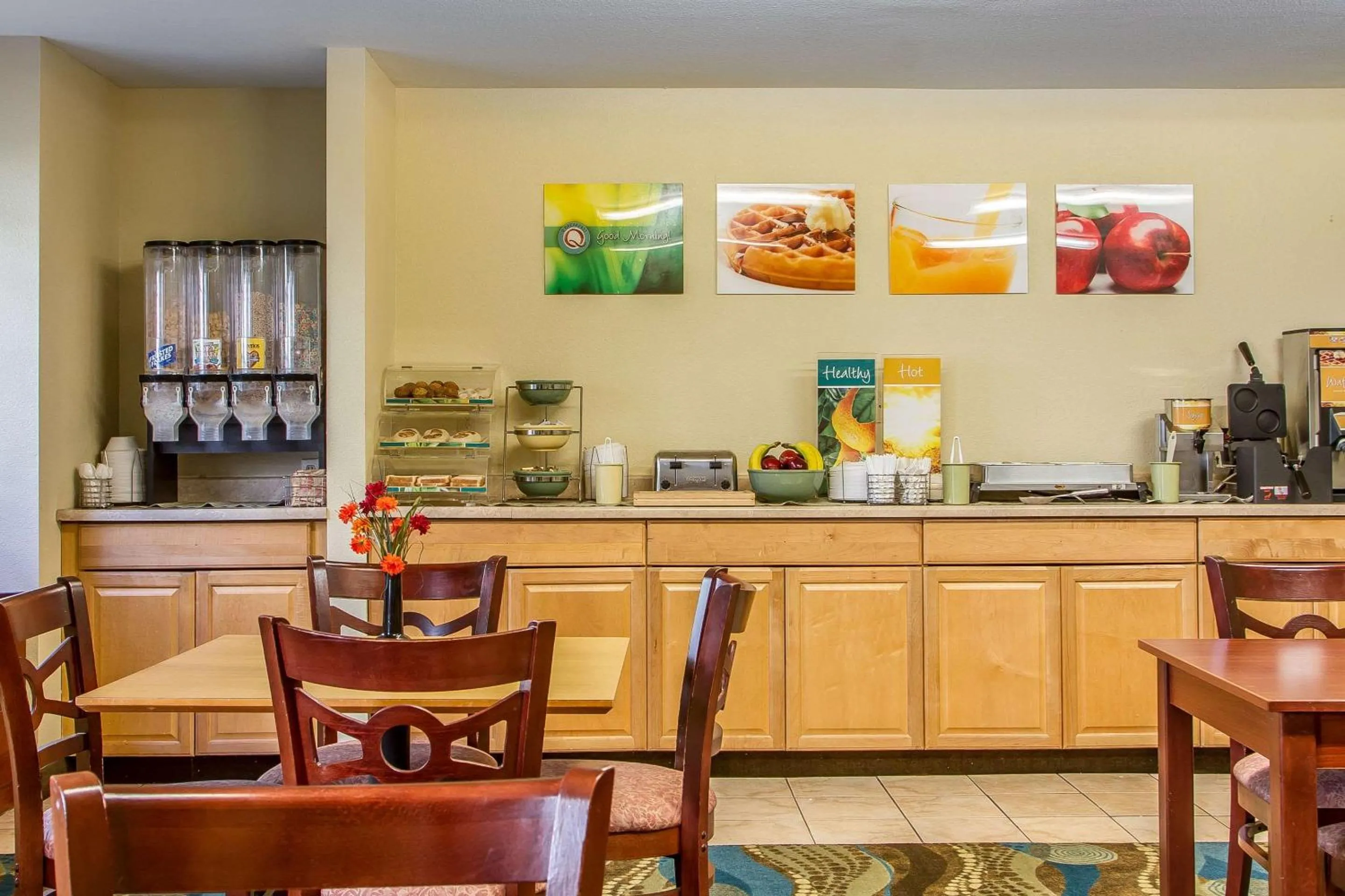 Coffee/tea facilities in Quality Inn & Suites Santa Rosa South