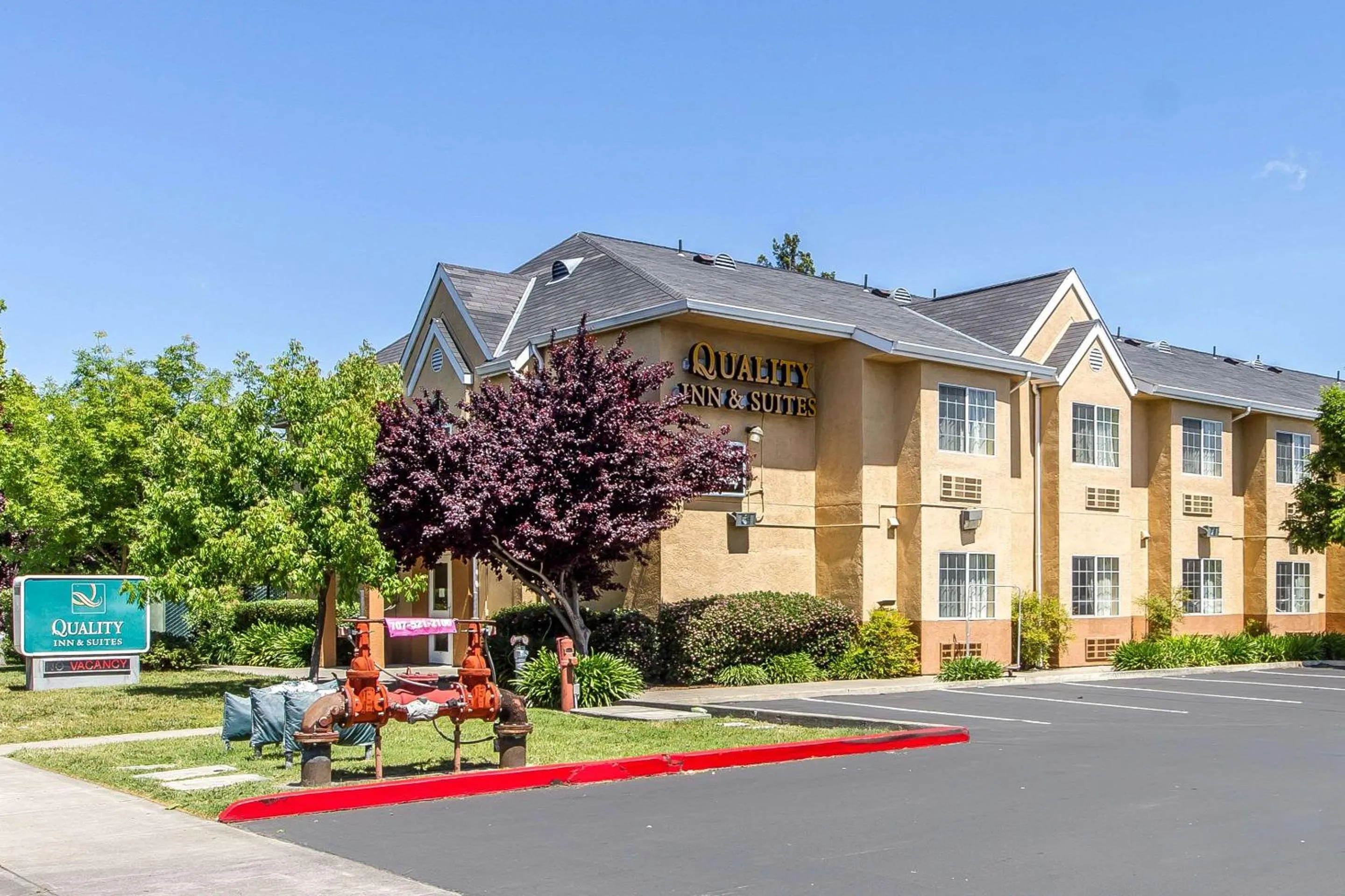 Property building in Quality Inn & Suites Santa Rosa South