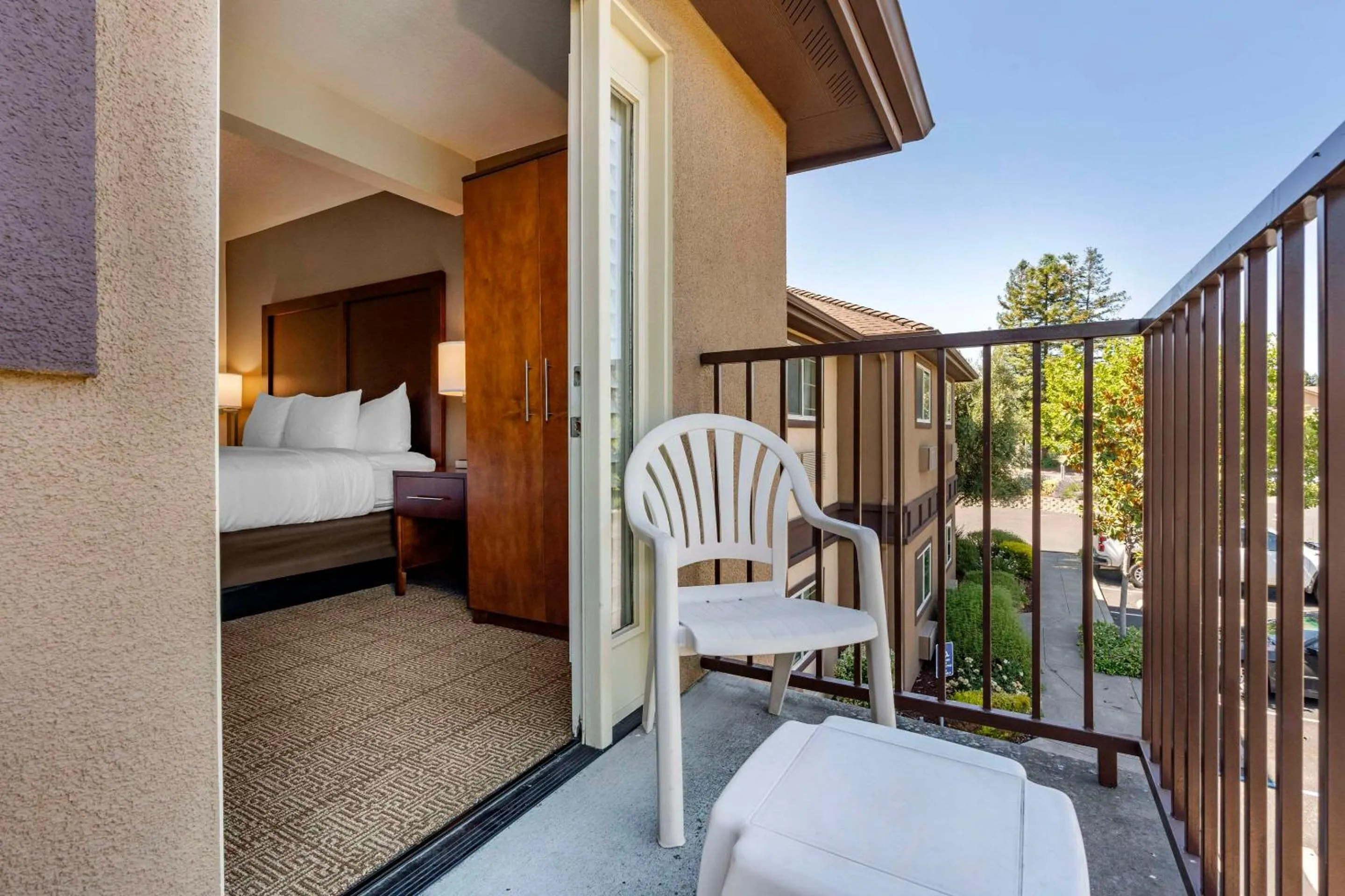 Bedroom, Bed in Comfort Inn & Suites Ukiah Mendocino County