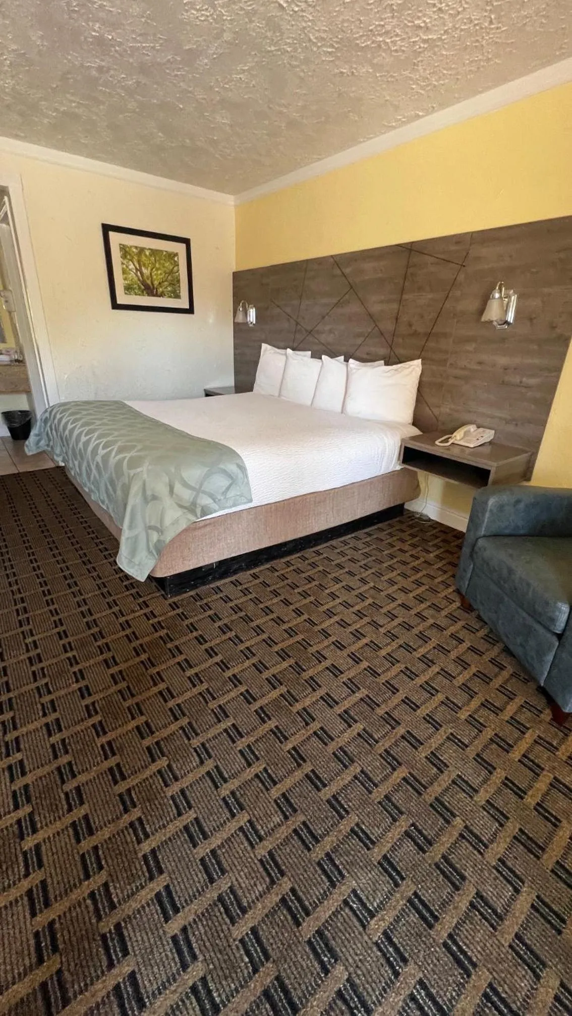 View (from property/room), Bed in The Inn at Baechtel Creek