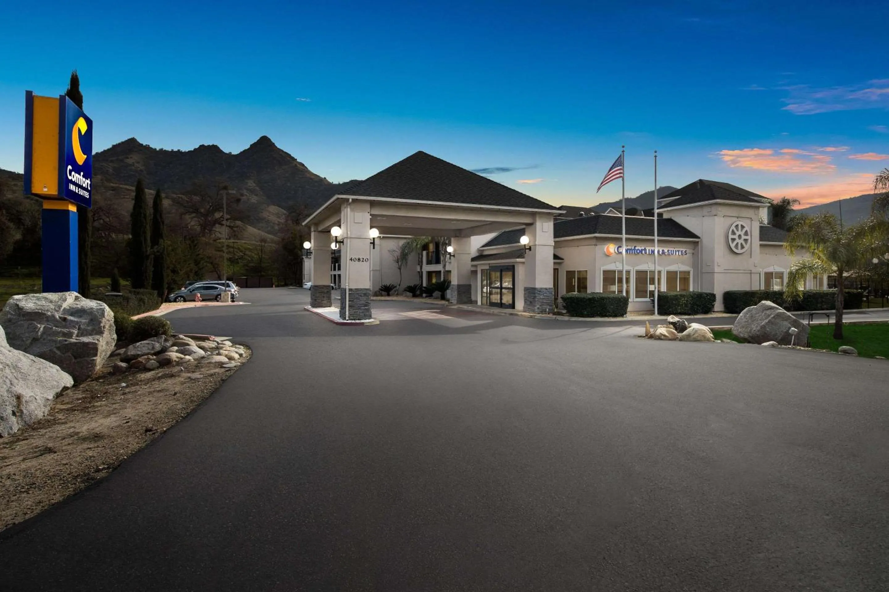 Property building in Comfort Inn & Suites Sequoia Kings Canyon