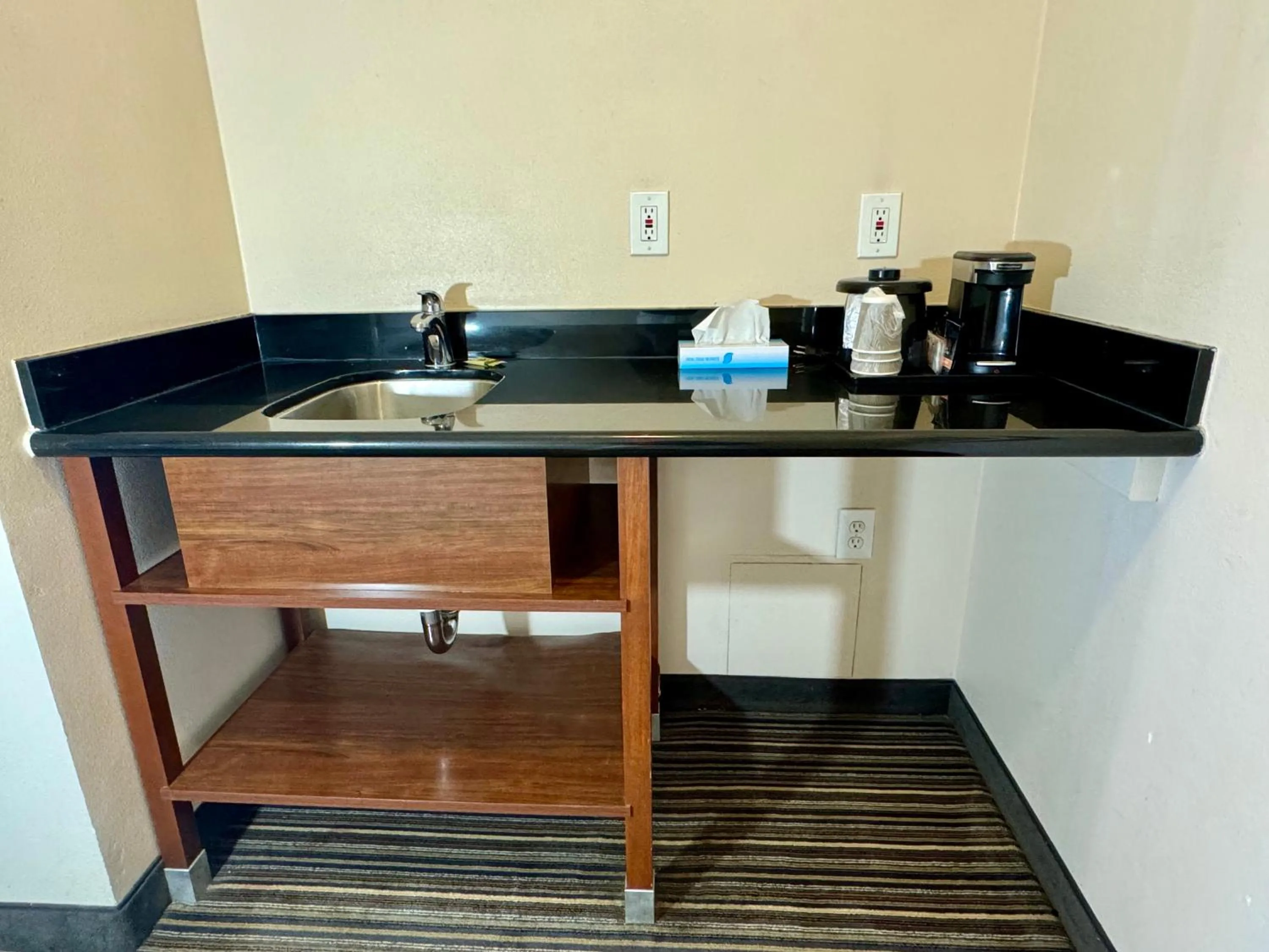 Coffee/tea facilities in Motel 6 Martinez, CA