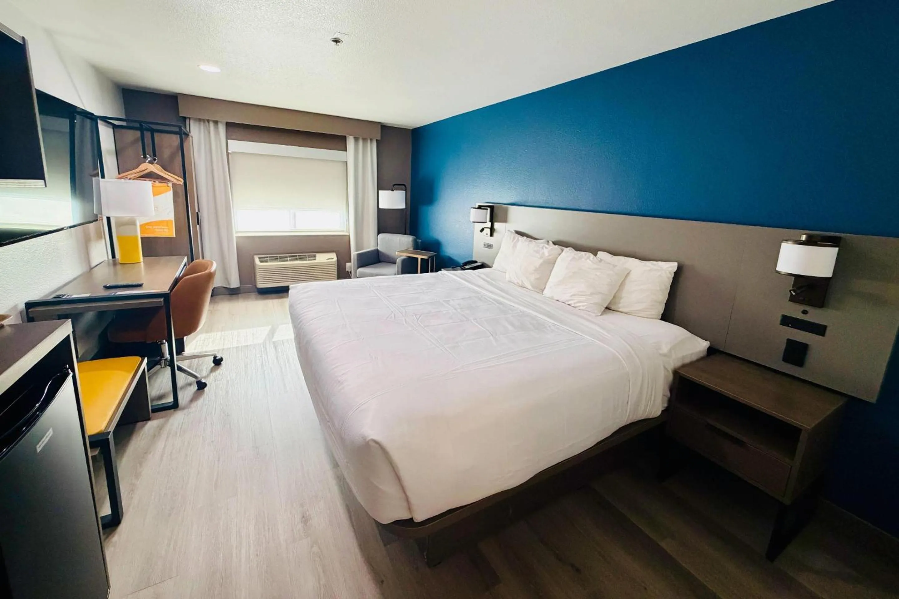 Bedroom, Bed in Comfort Inn Fontana