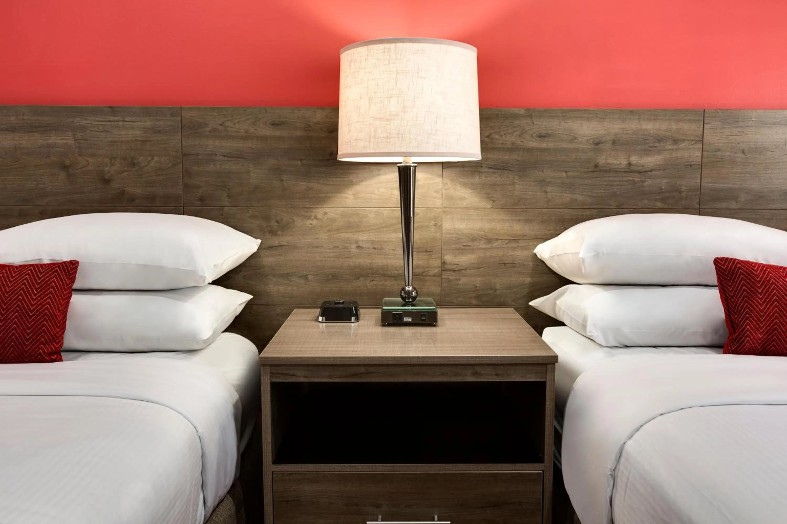 Bedroom, Bed in Ramada by Wyndham Oakland Downtown City Center