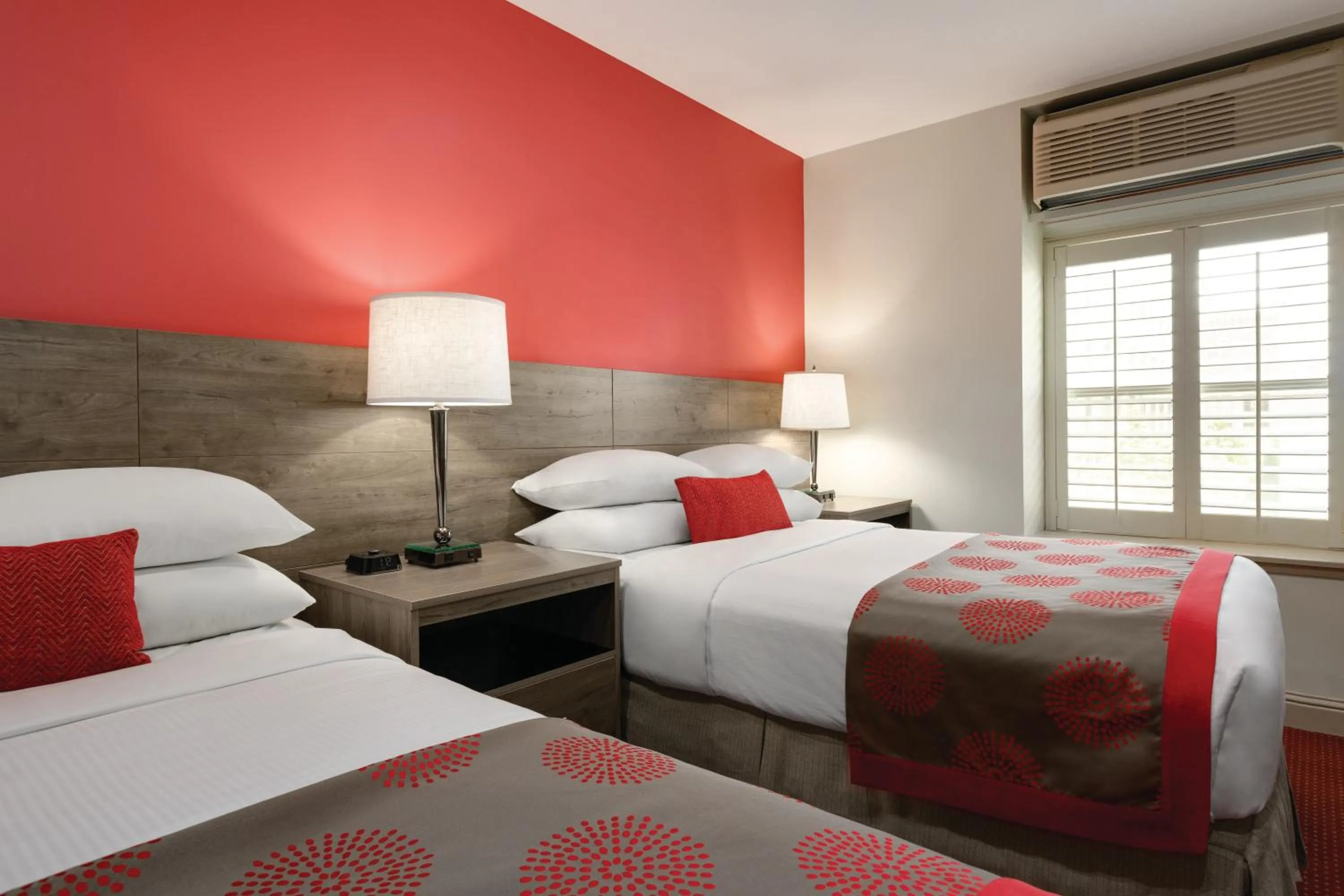 Photo of the whole room, Bed in Ramada by Wyndham Oakland Downtown City Center