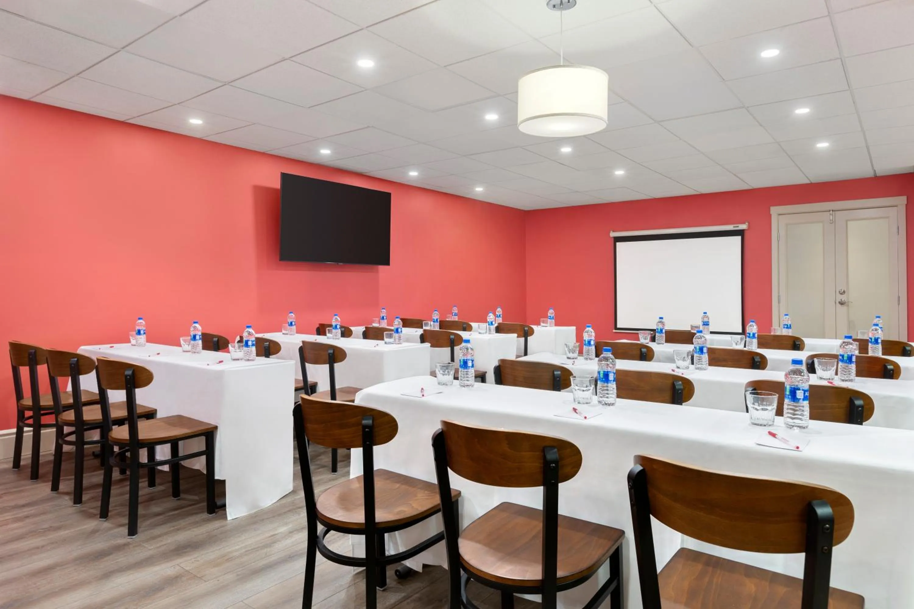 Meeting/conference room in Ramada by Wyndham Oakland Downtown City Center