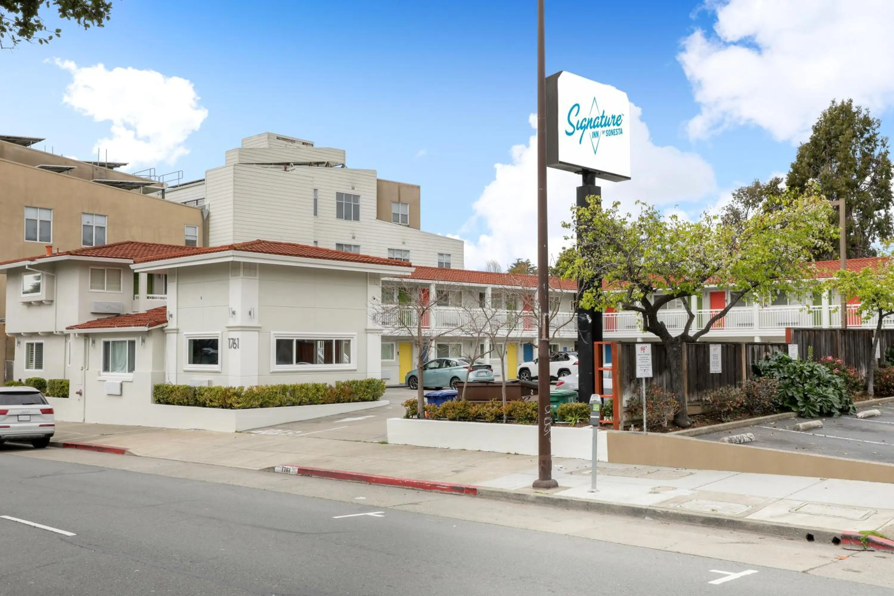 Property building in Signature Inn Berkeley