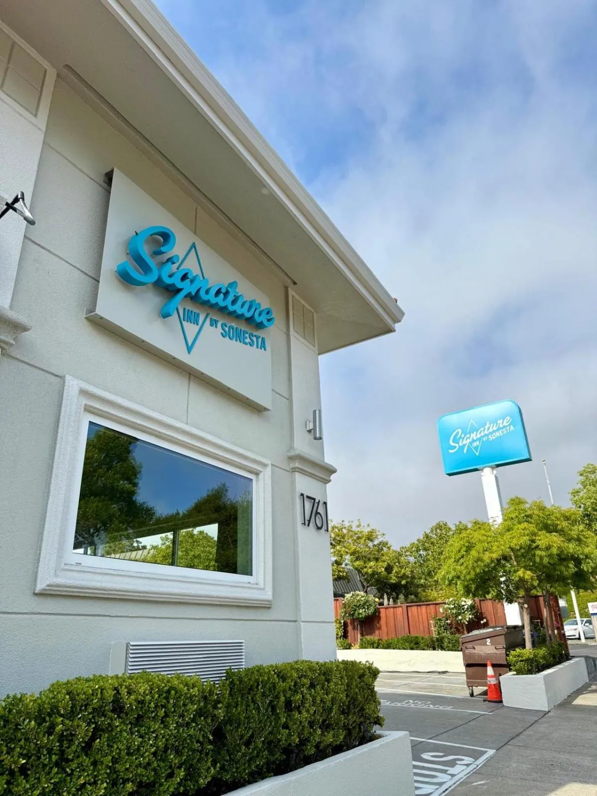 Property building in Signature Inn Berkeley