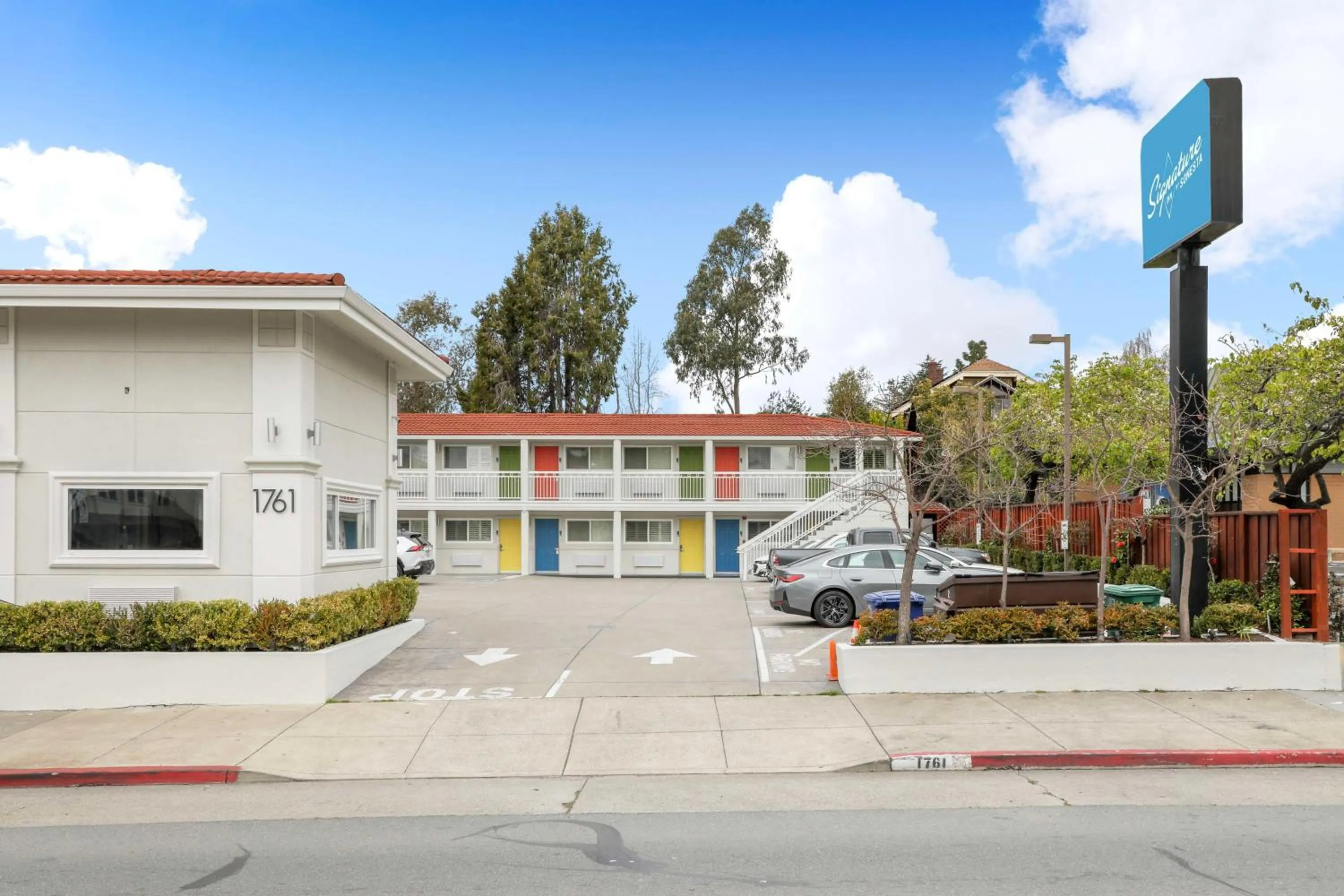 Property building in Signature Inn Berkeley