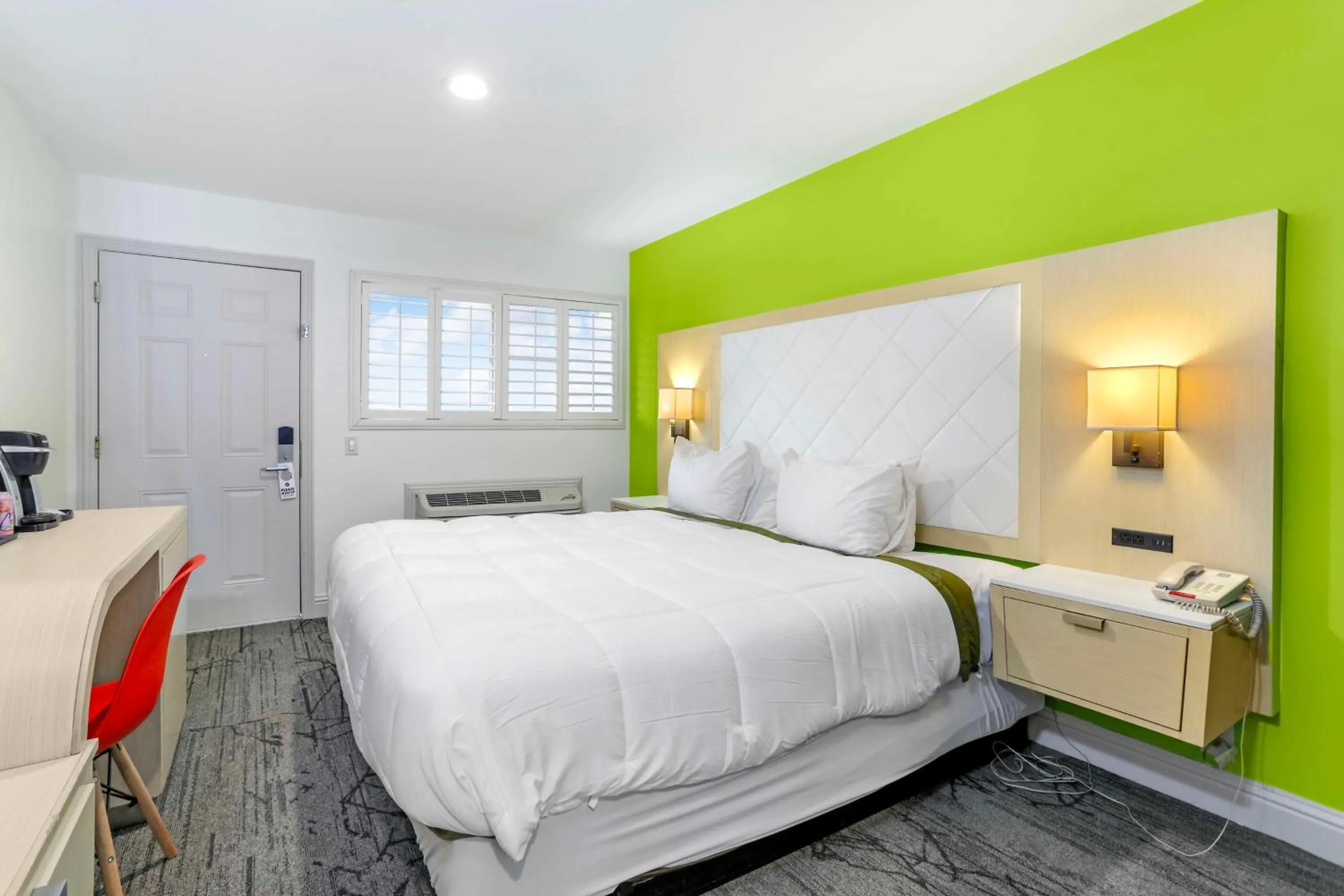 Bedroom, Bed in Signature Inn Berkeley