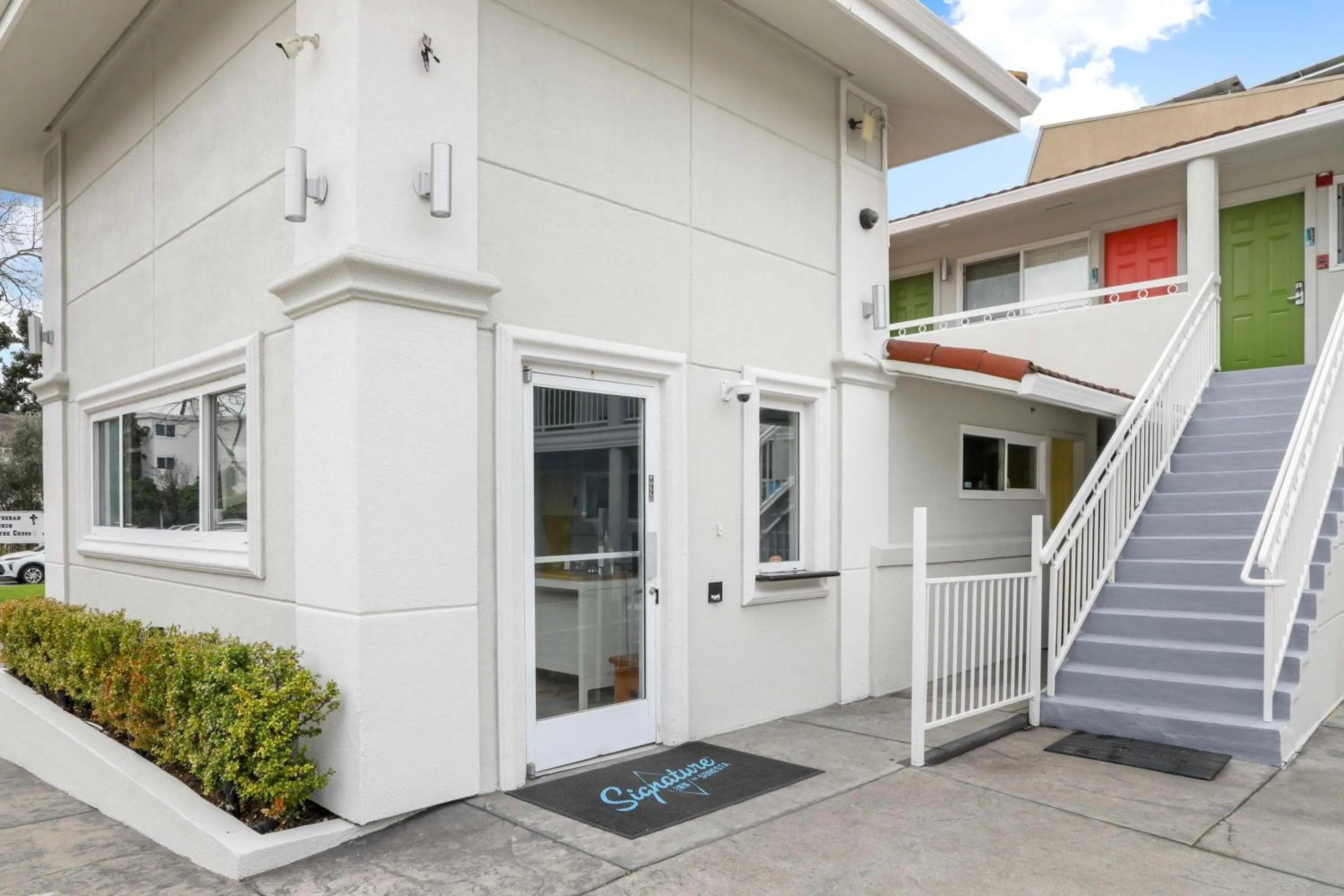 Property building in Signature Inn Berkeley