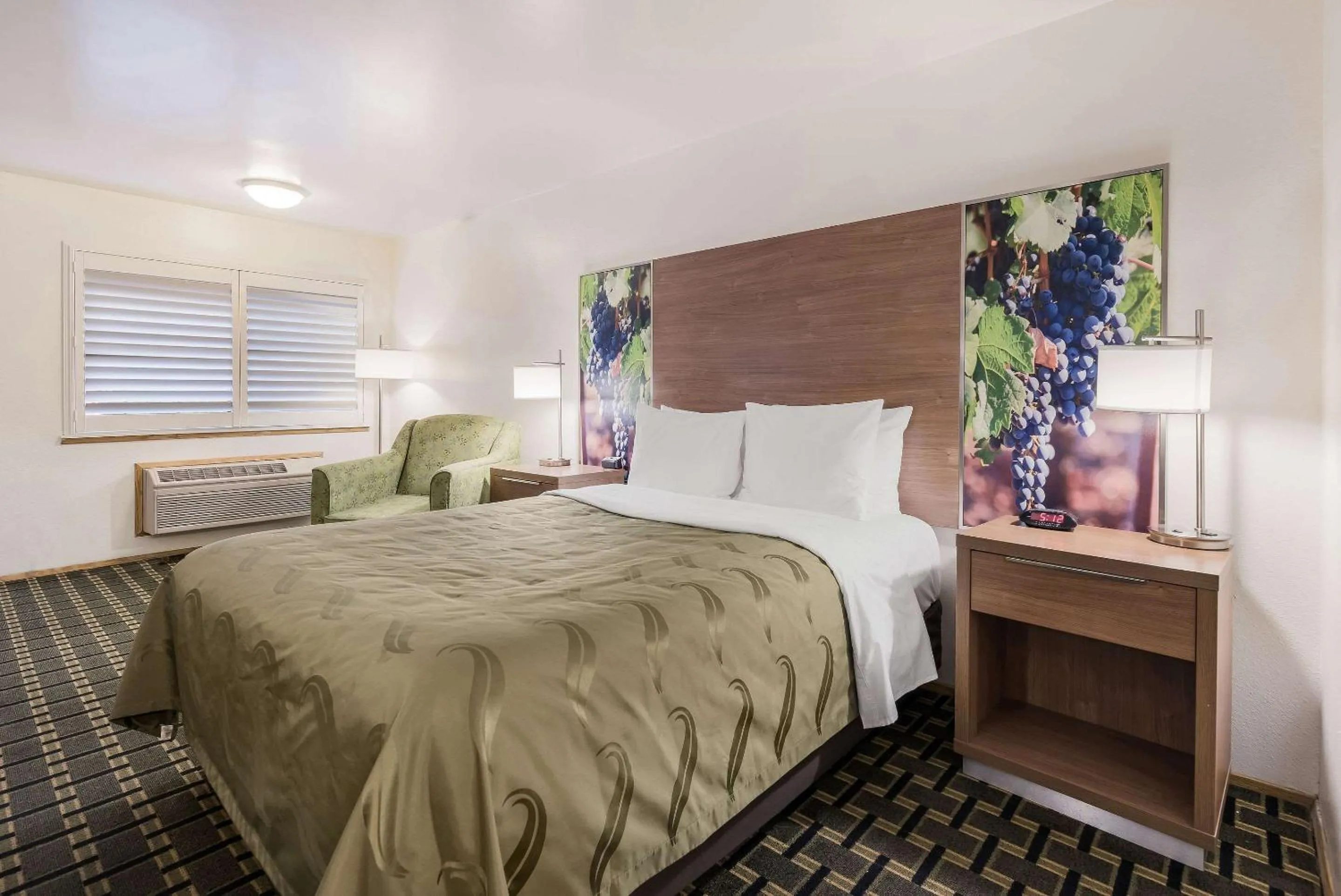 Bedroom, Bed in Quality Inn Near Fort Hunter Liggett