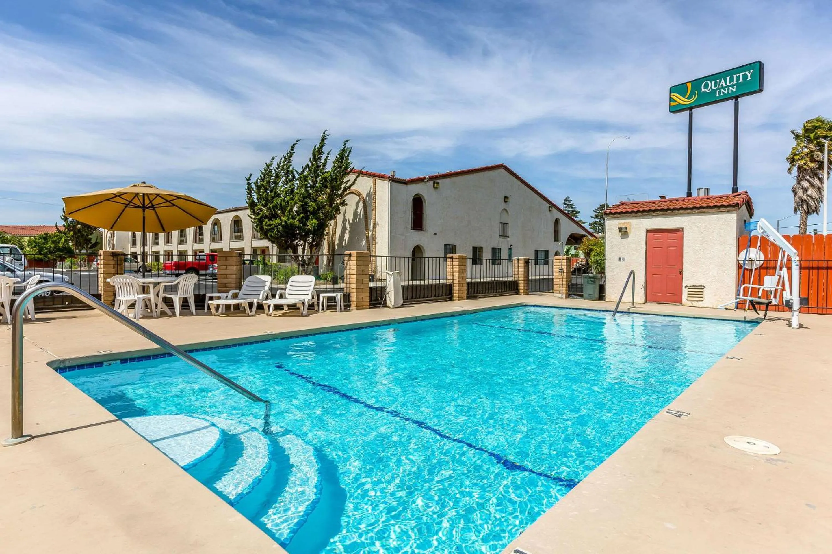 Swimming pool in Quality Inn Near Fort Hunter Liggett