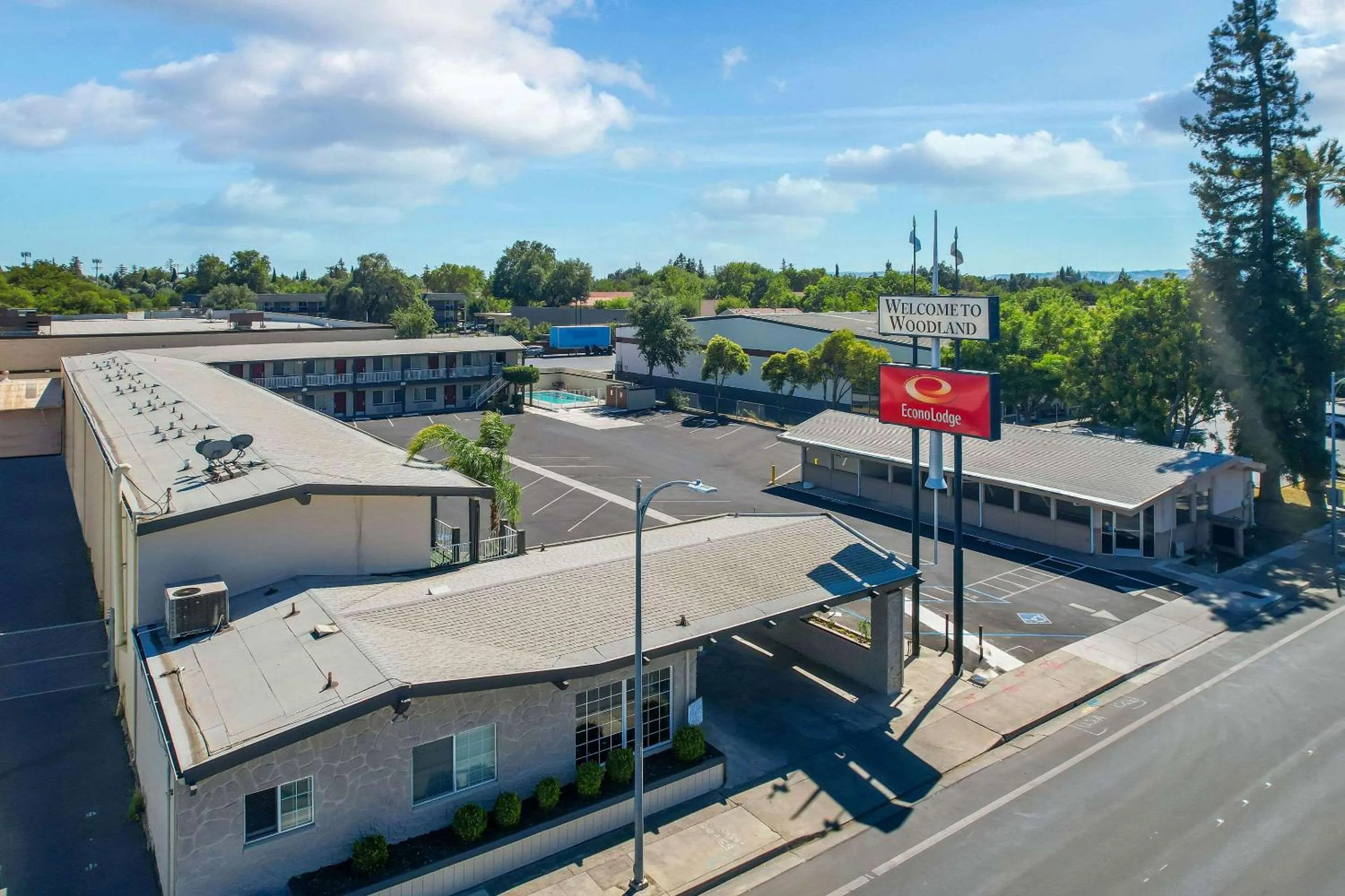 Property building in Econo Lodge Woodland near I-5