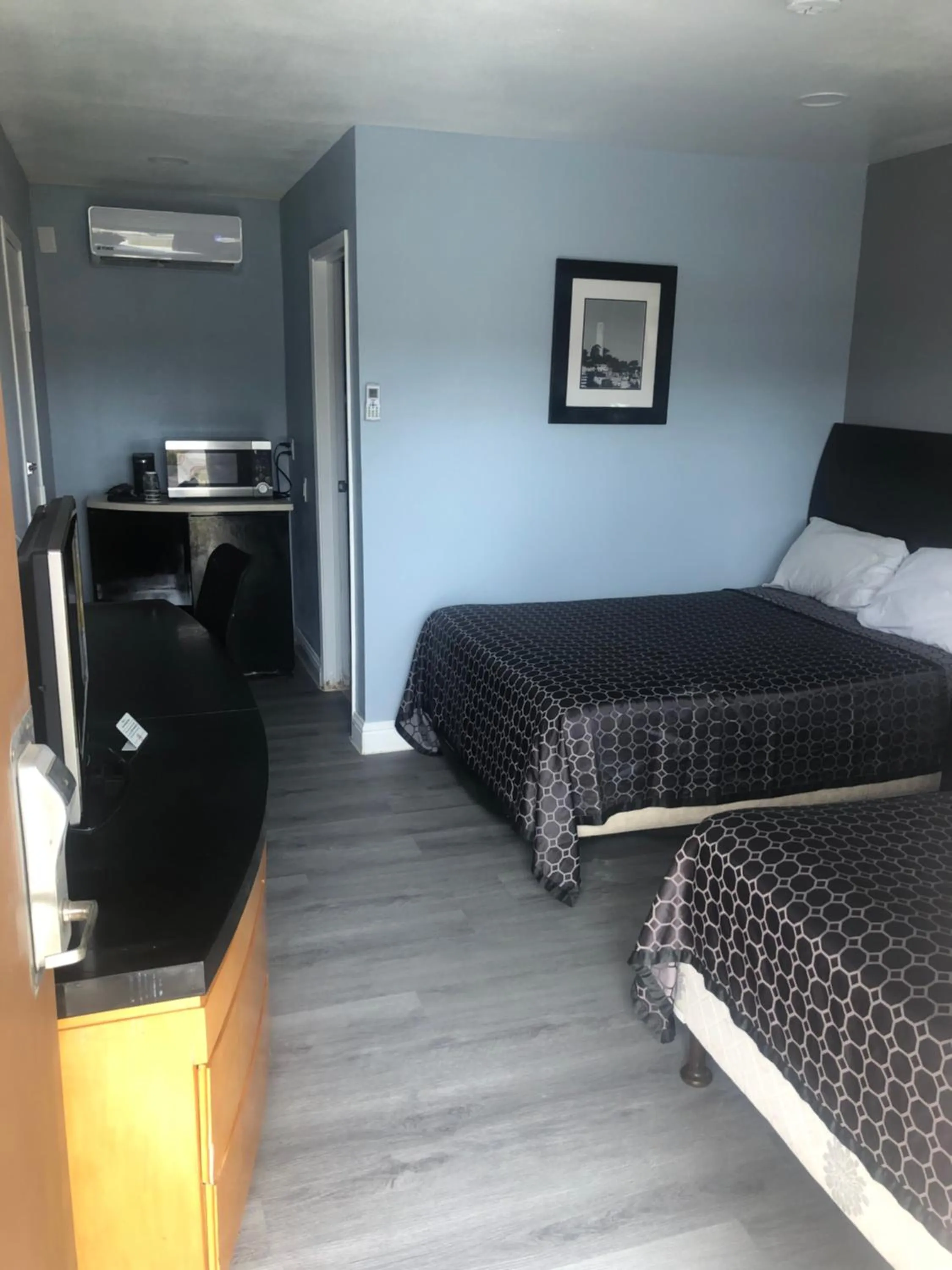 minibar in SureStay Hotel by Best Western Buttonwillow