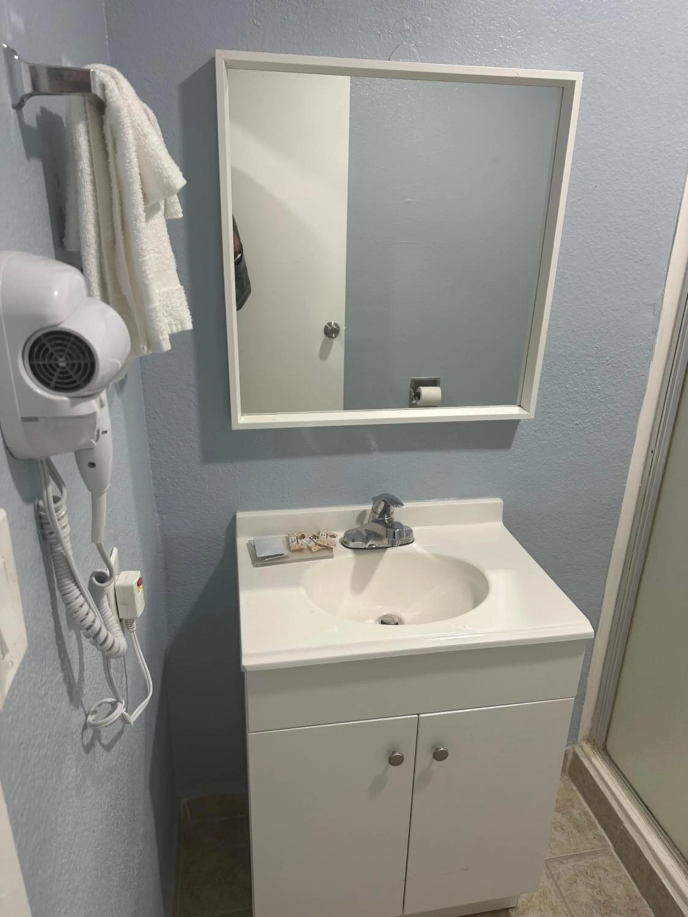 Bathroom in SureStay Hotel by Best Western Buttonwillow