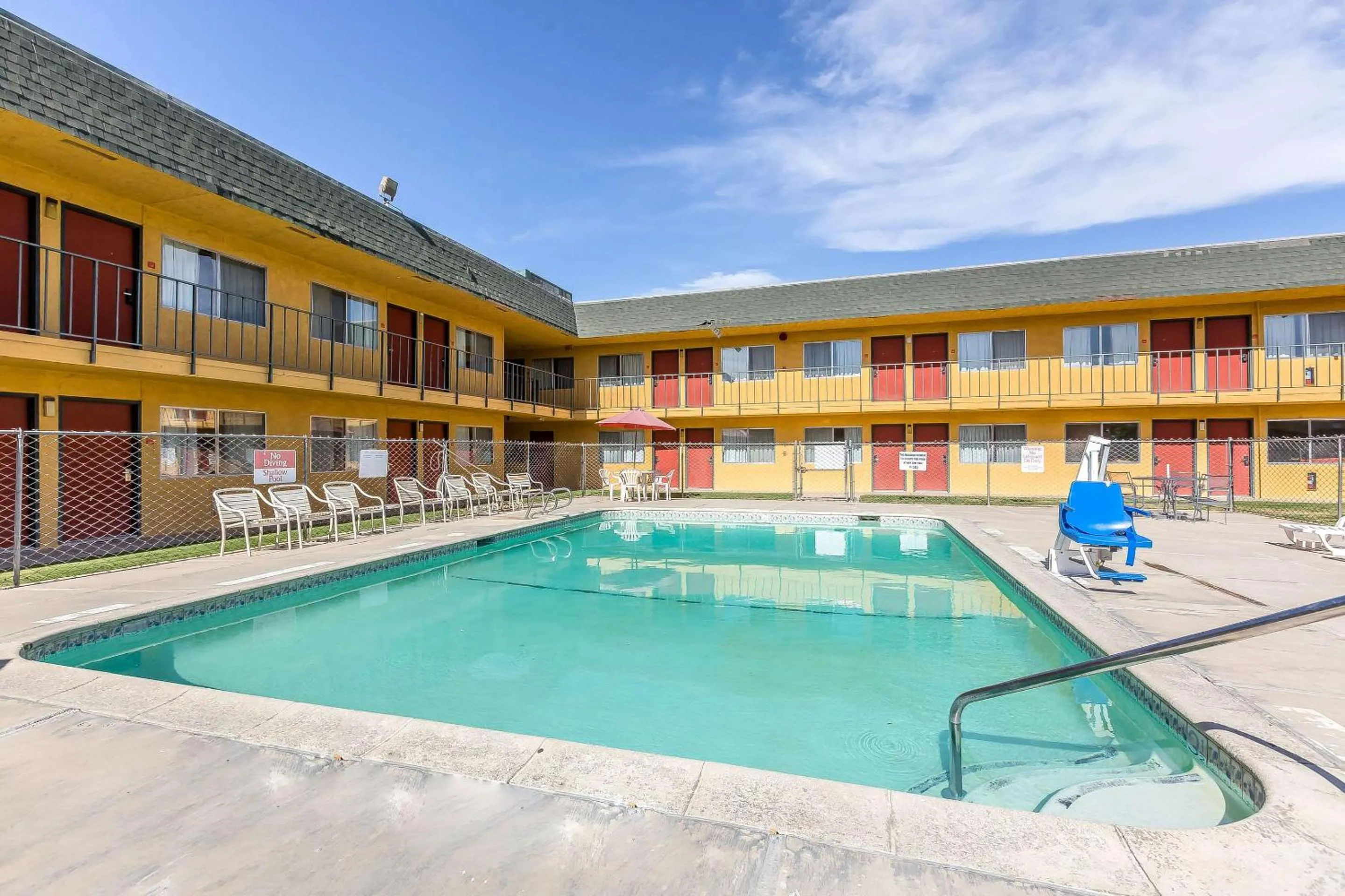 Swimming Pool in SureStay Hotel by Best Western Buttonwillow