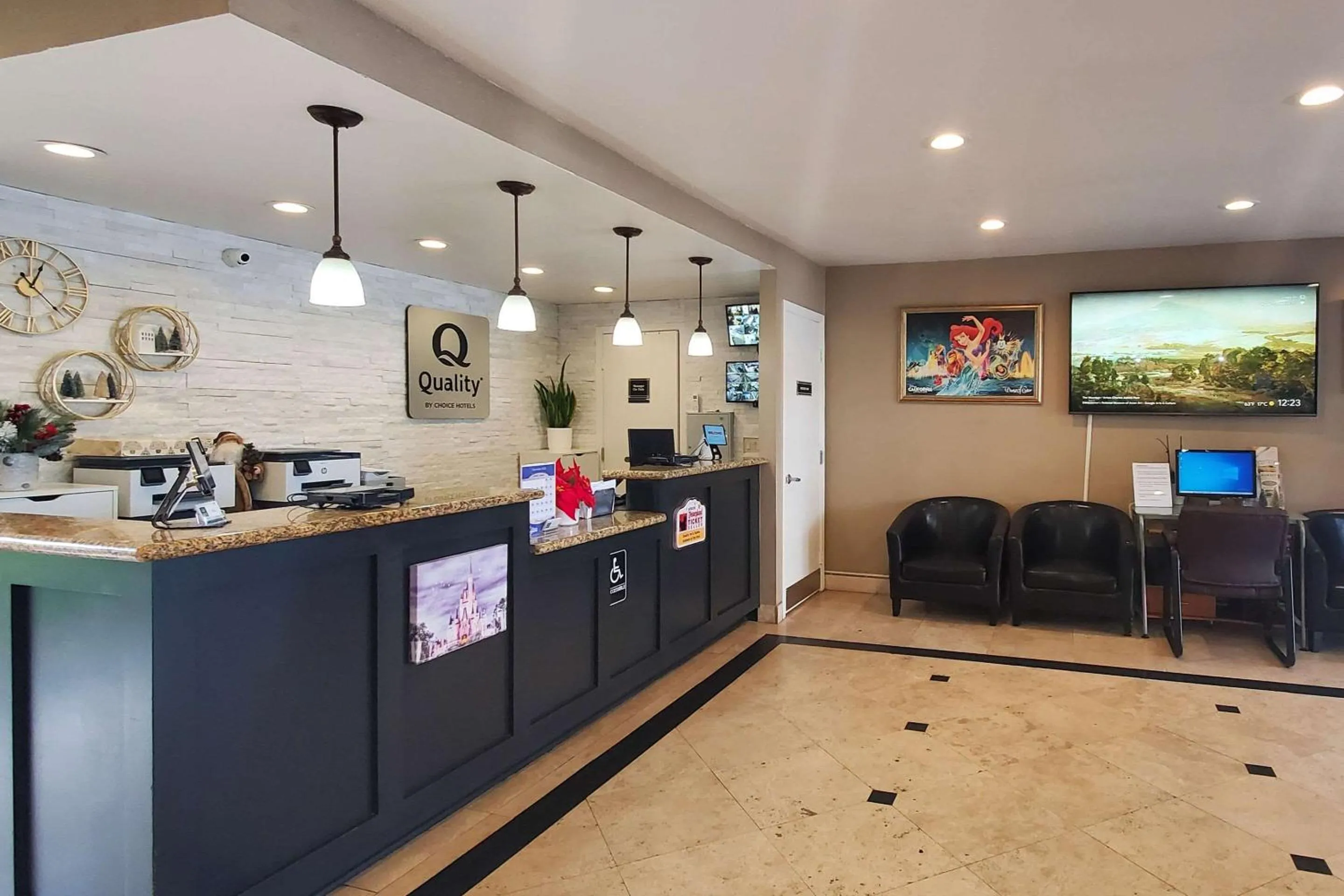 Lobby or reception in Quality Inn & Suites Anaheim at the Park