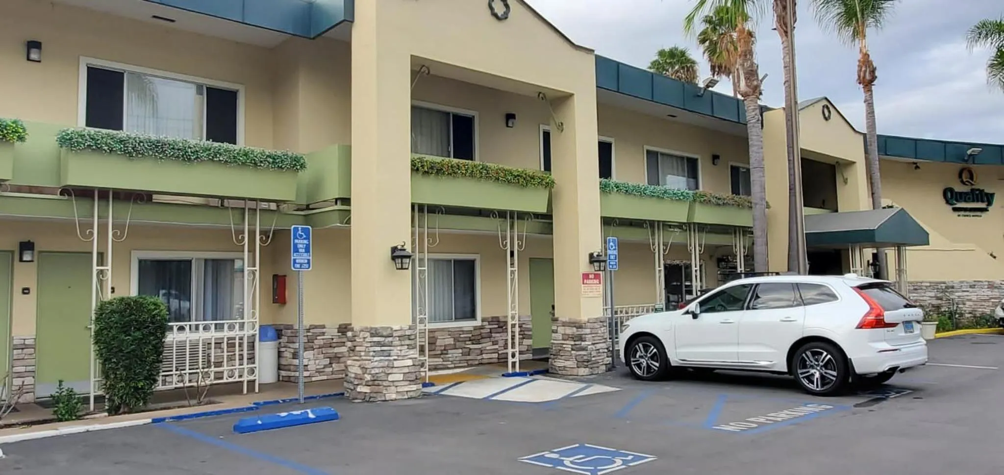 Property building in Quality Inn & Suites Anaheim at the Park