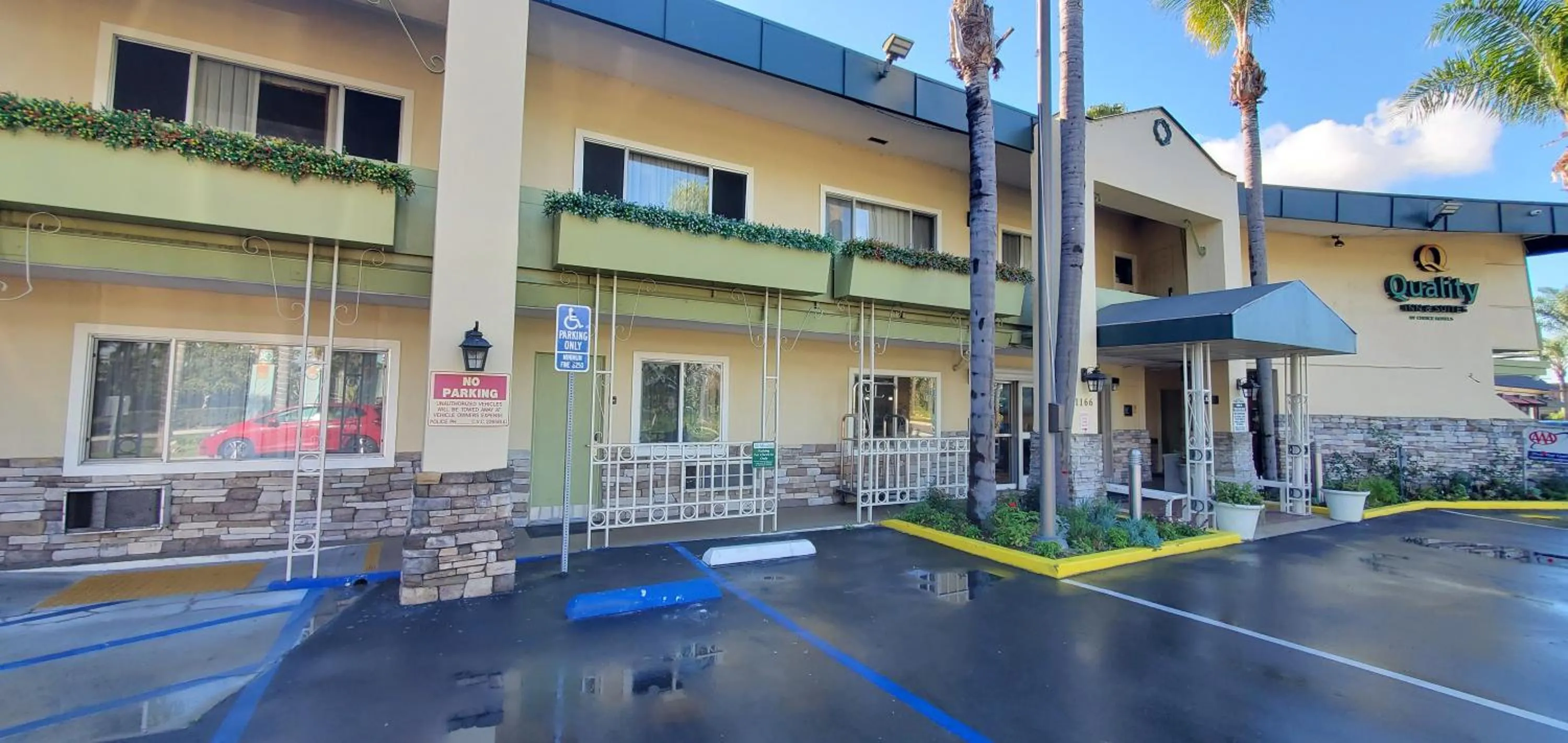 Property building in Quality Inn & Suites Anaheim at the Park