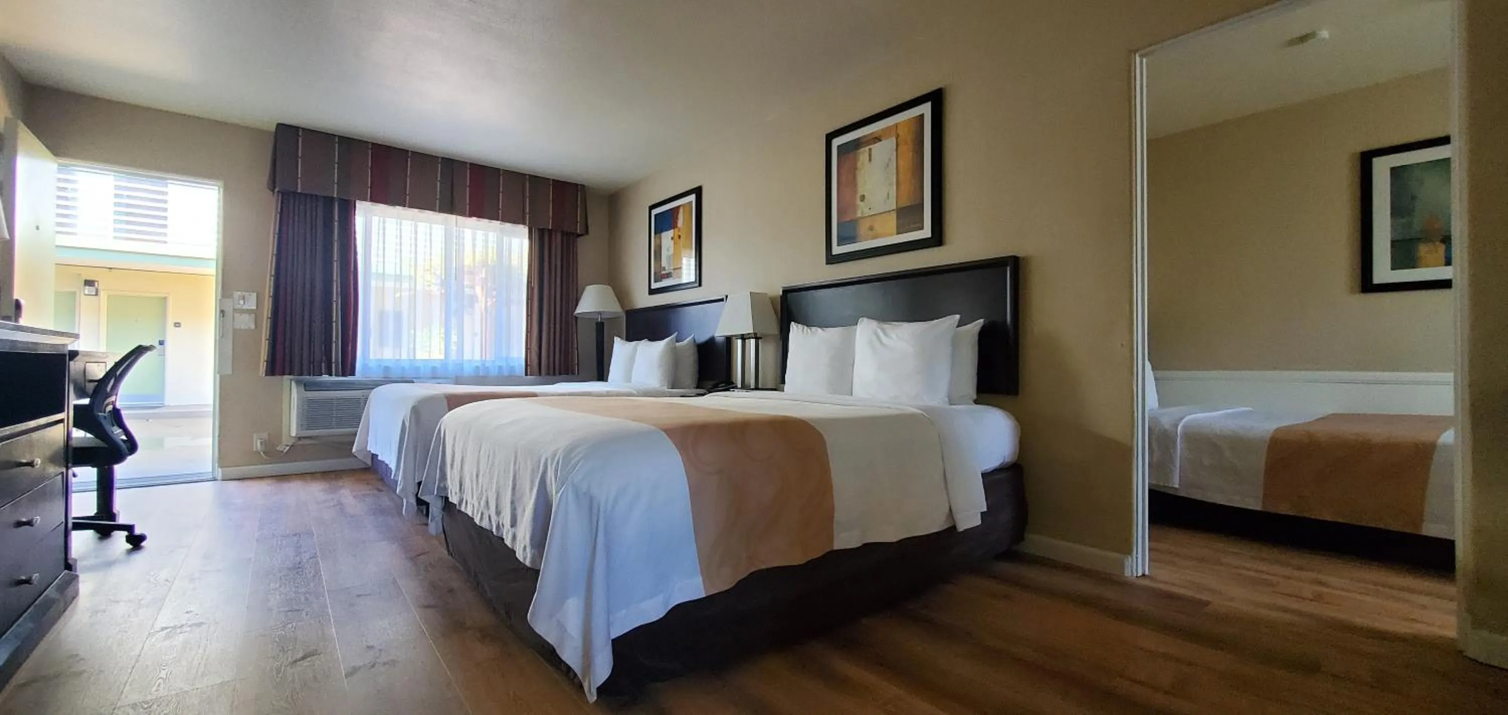 Photo of the whole room, Bed in Quality Inn & Suites Anaheim at the Park
