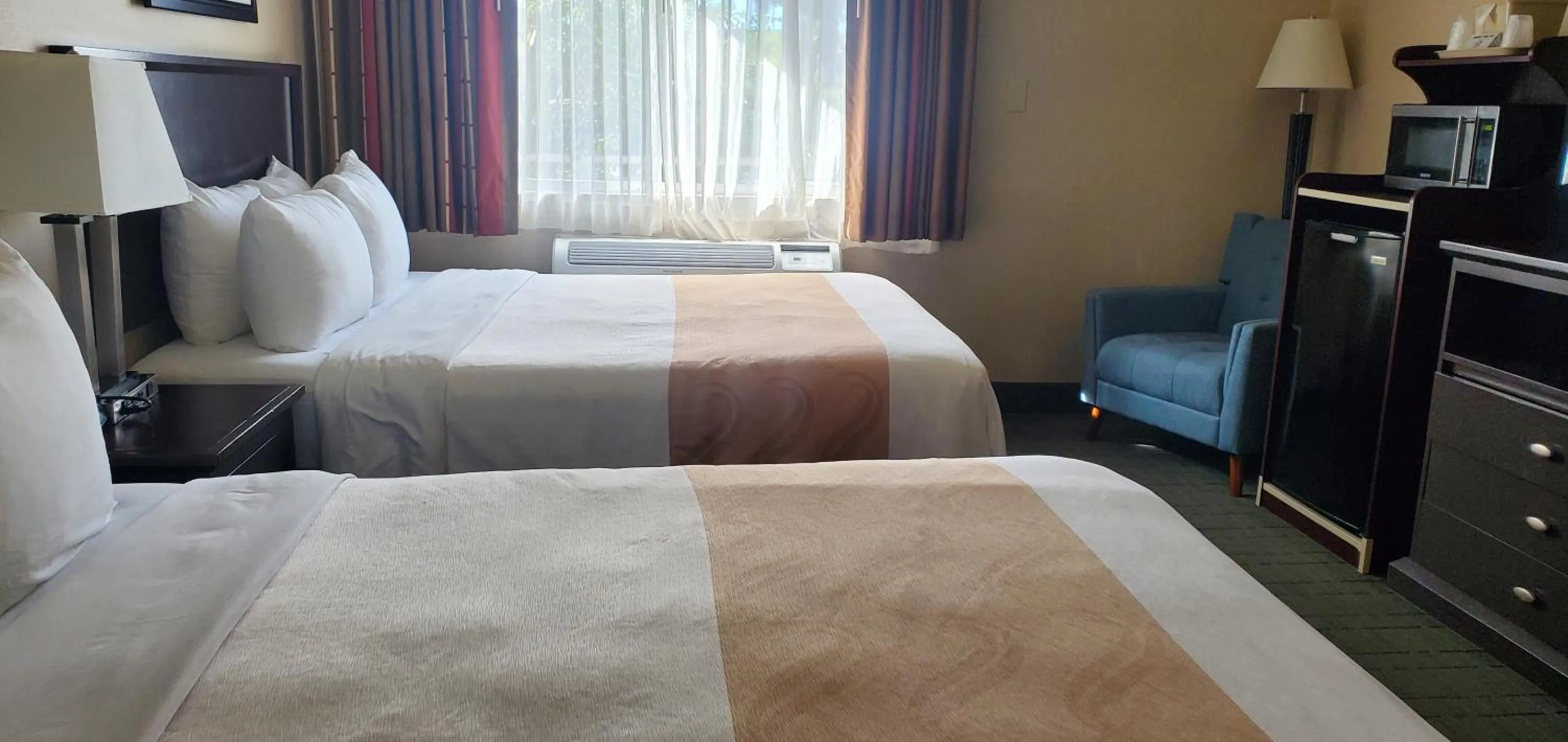 acessibility, Bed in Quality Inn & Suites Anaheim at the Park